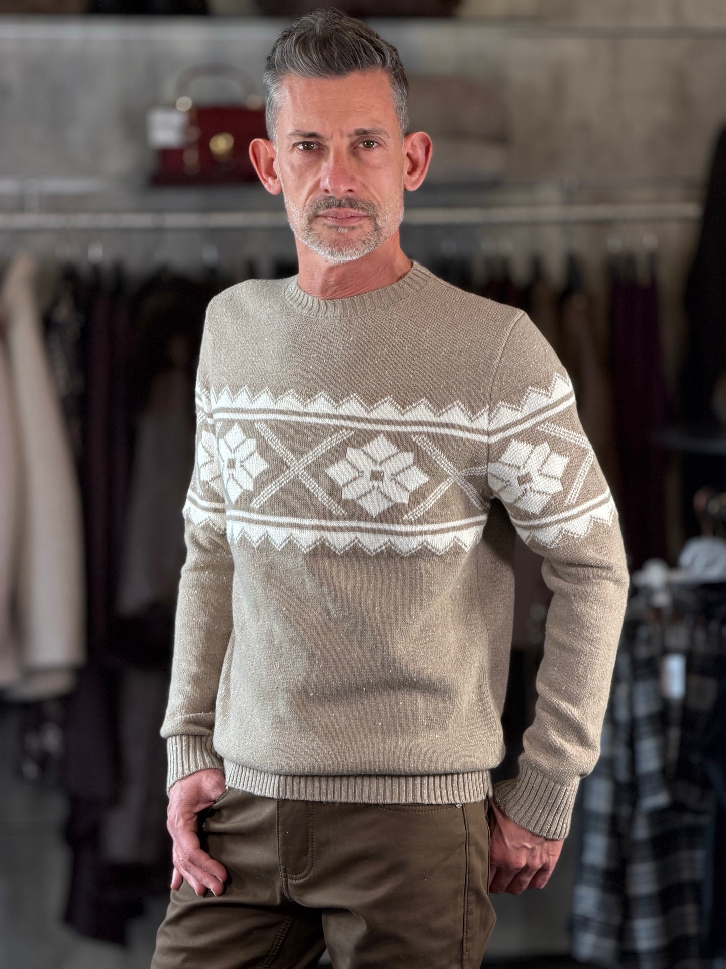 Maglione beige con greche bianche 2563