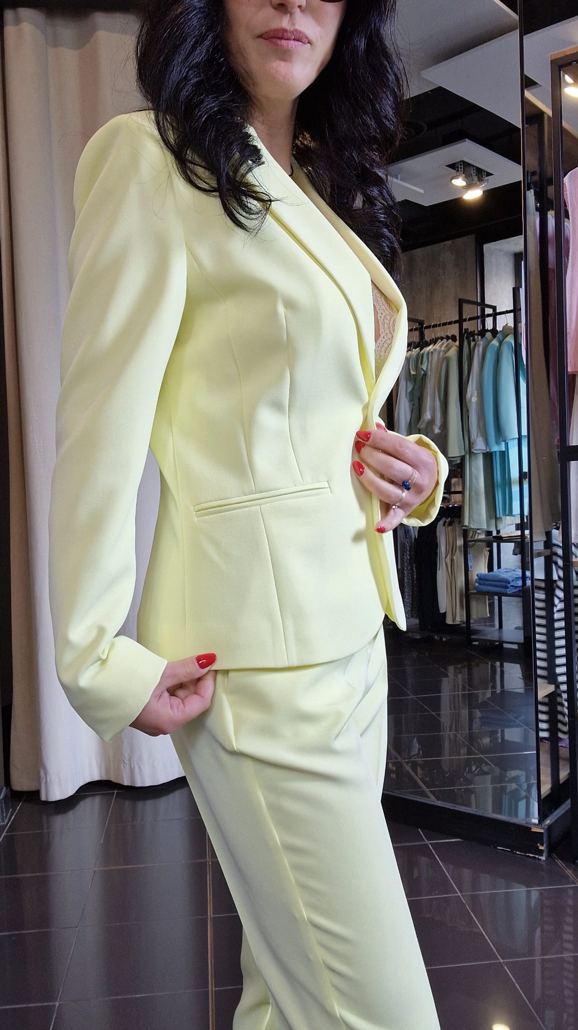 Tailleur (giacca + pantalone) giallo 488