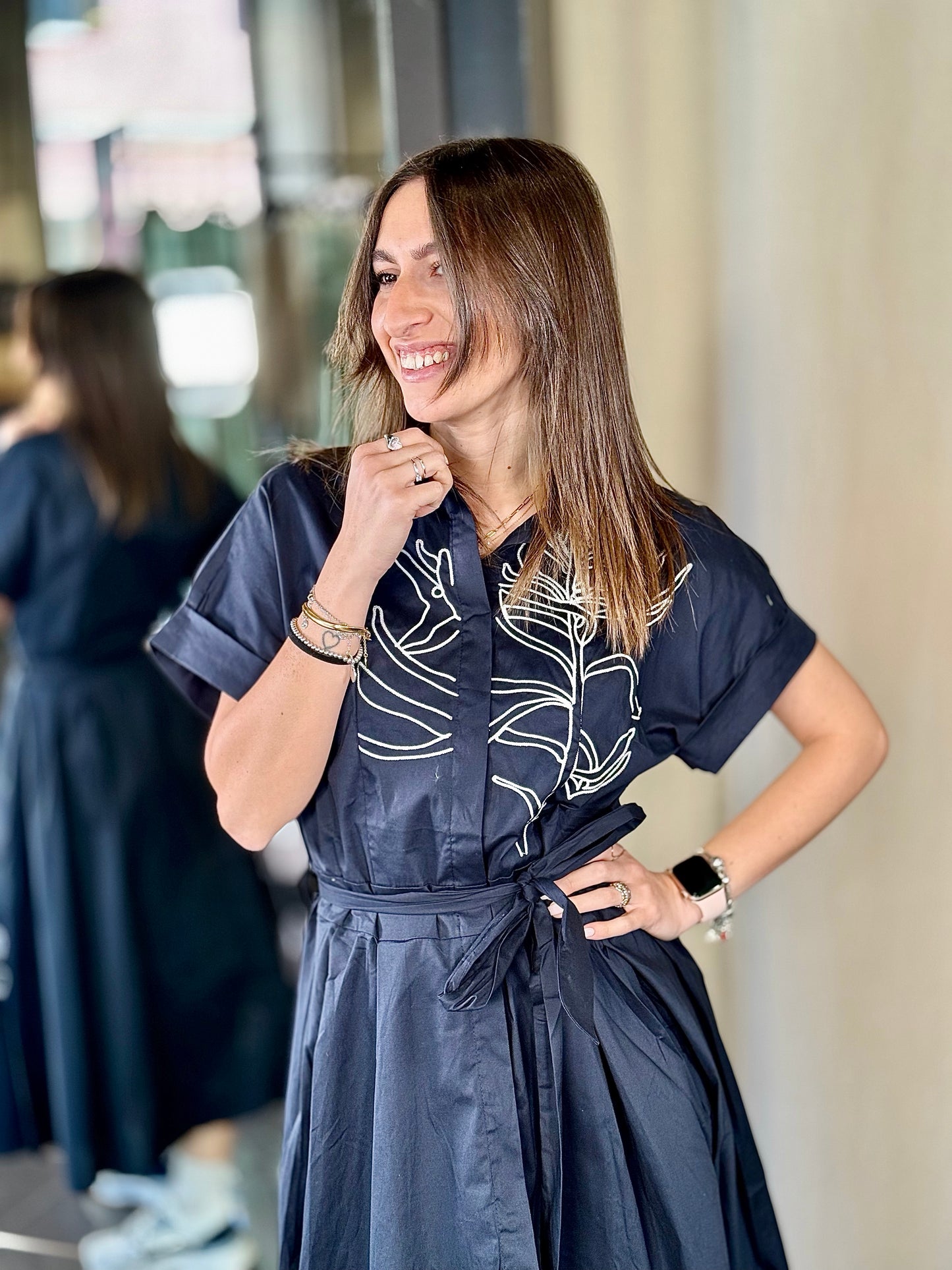 Abito chemisier blu con ricamo bianco e fusciacca 424
