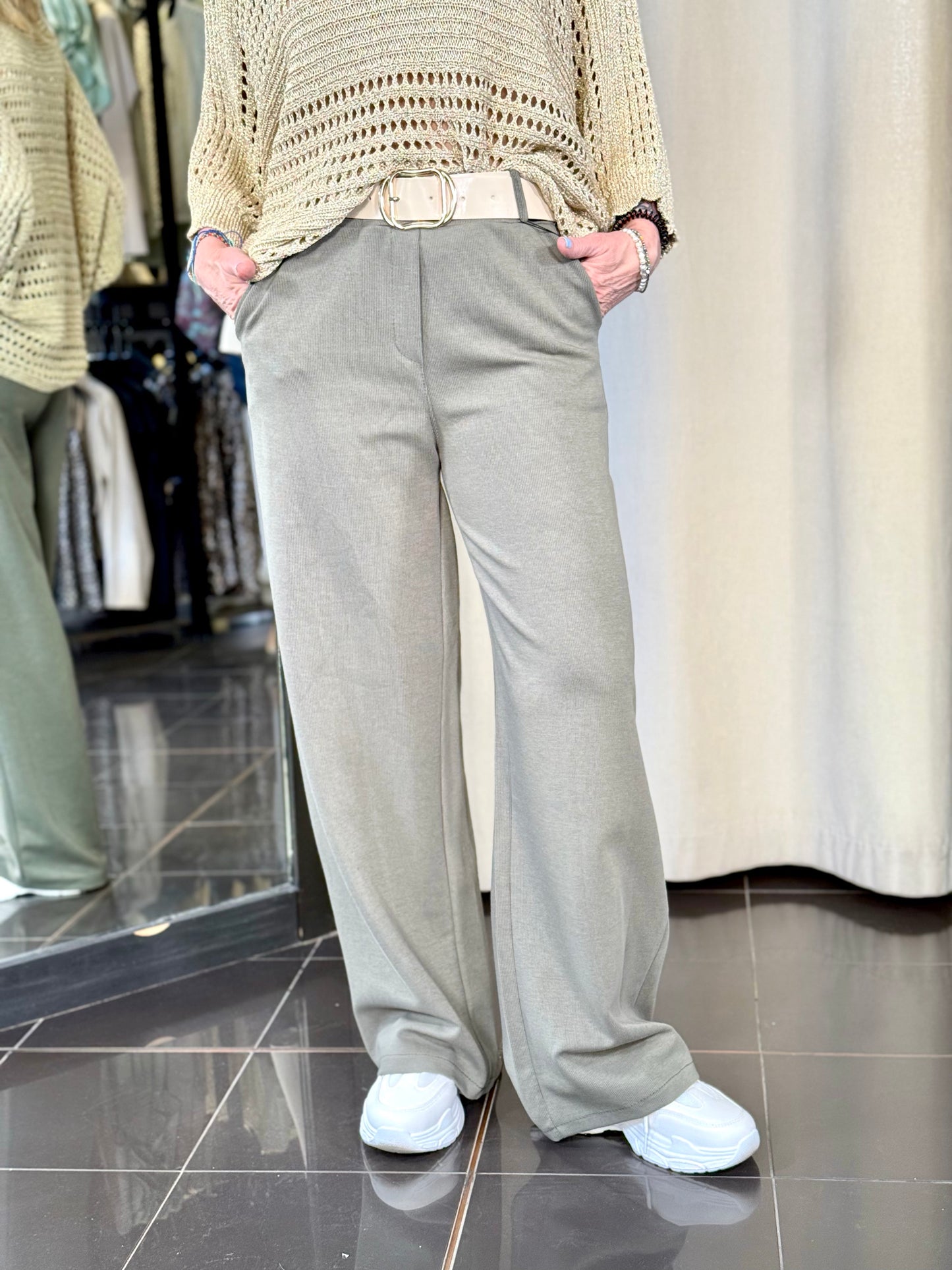 Pantalone verde militare a palazzo con cintura 156