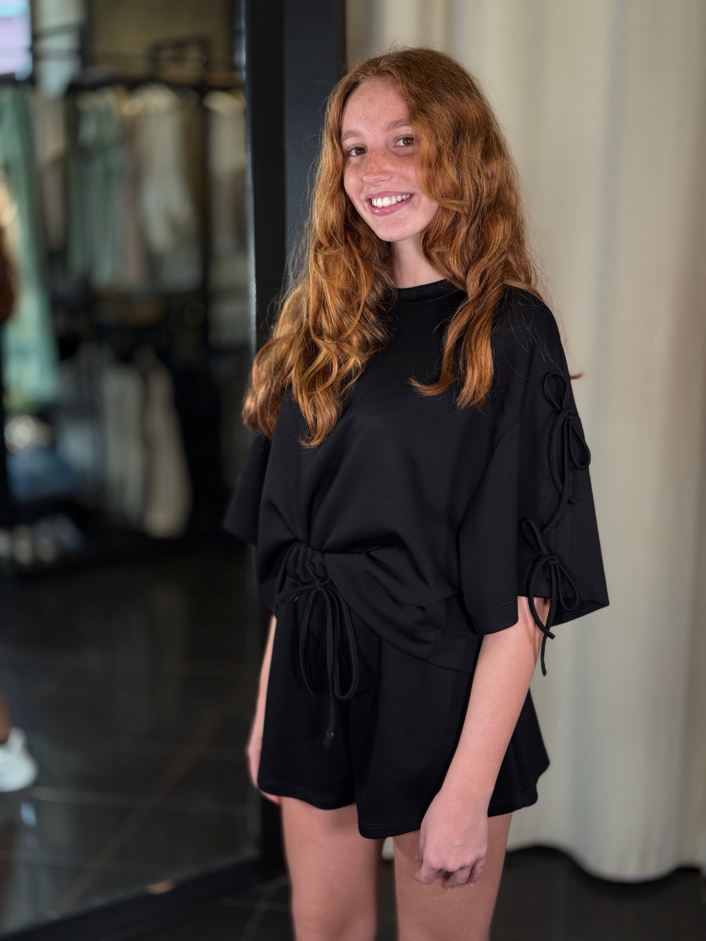 T-shirt nera oversize con laccetti in taglia unica 475