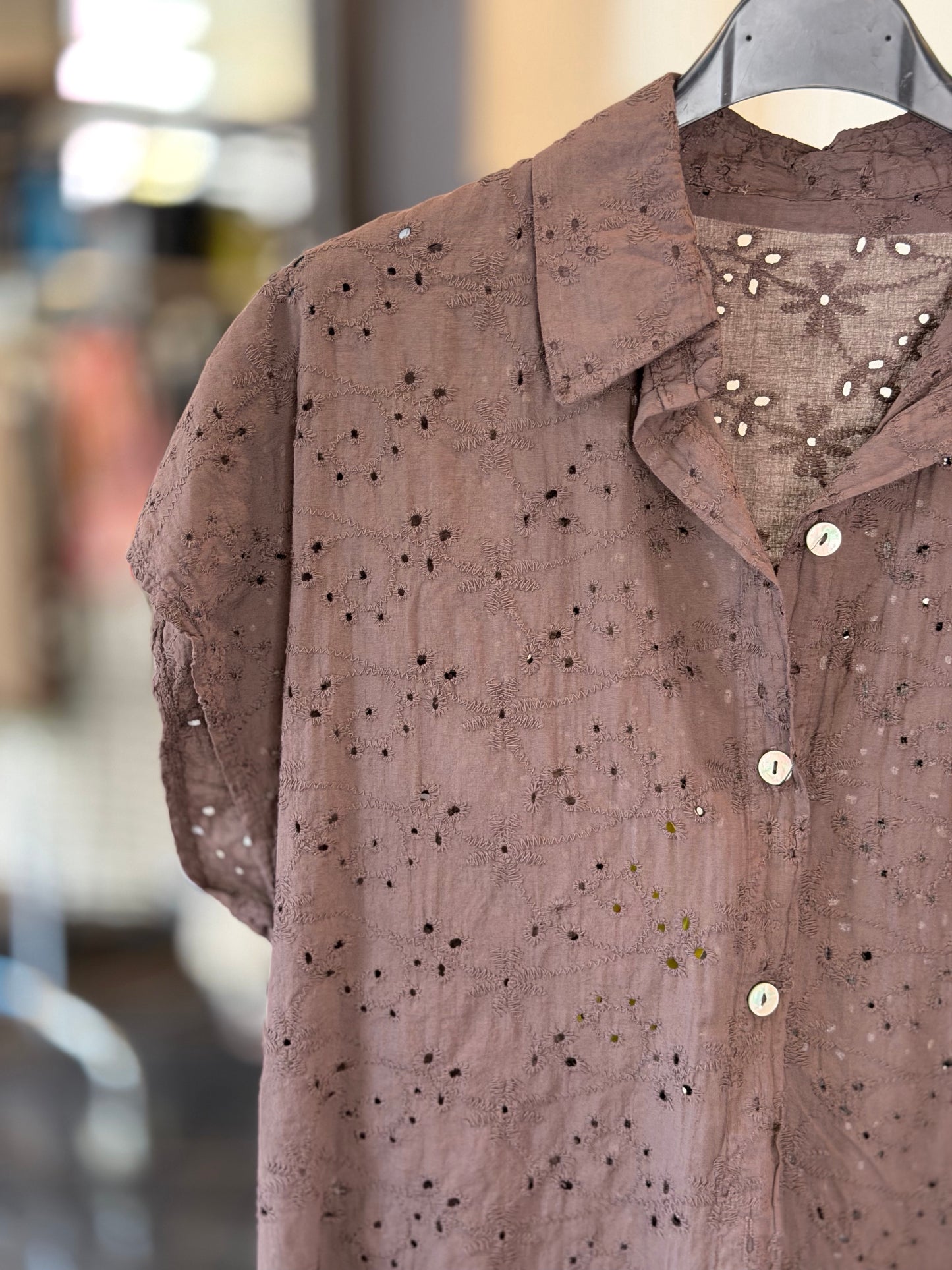 Camicia in sangallo marrone in taglia unica 2943
