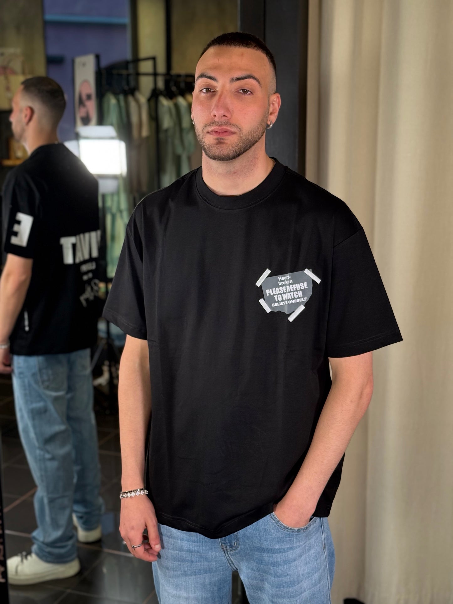 T-shirt nera oversize con stampa dietro 403