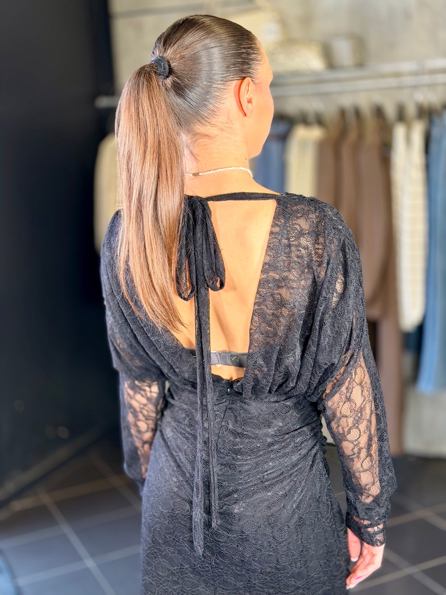 Abito in pizzo nero con scollo a V in taglia unica 2548