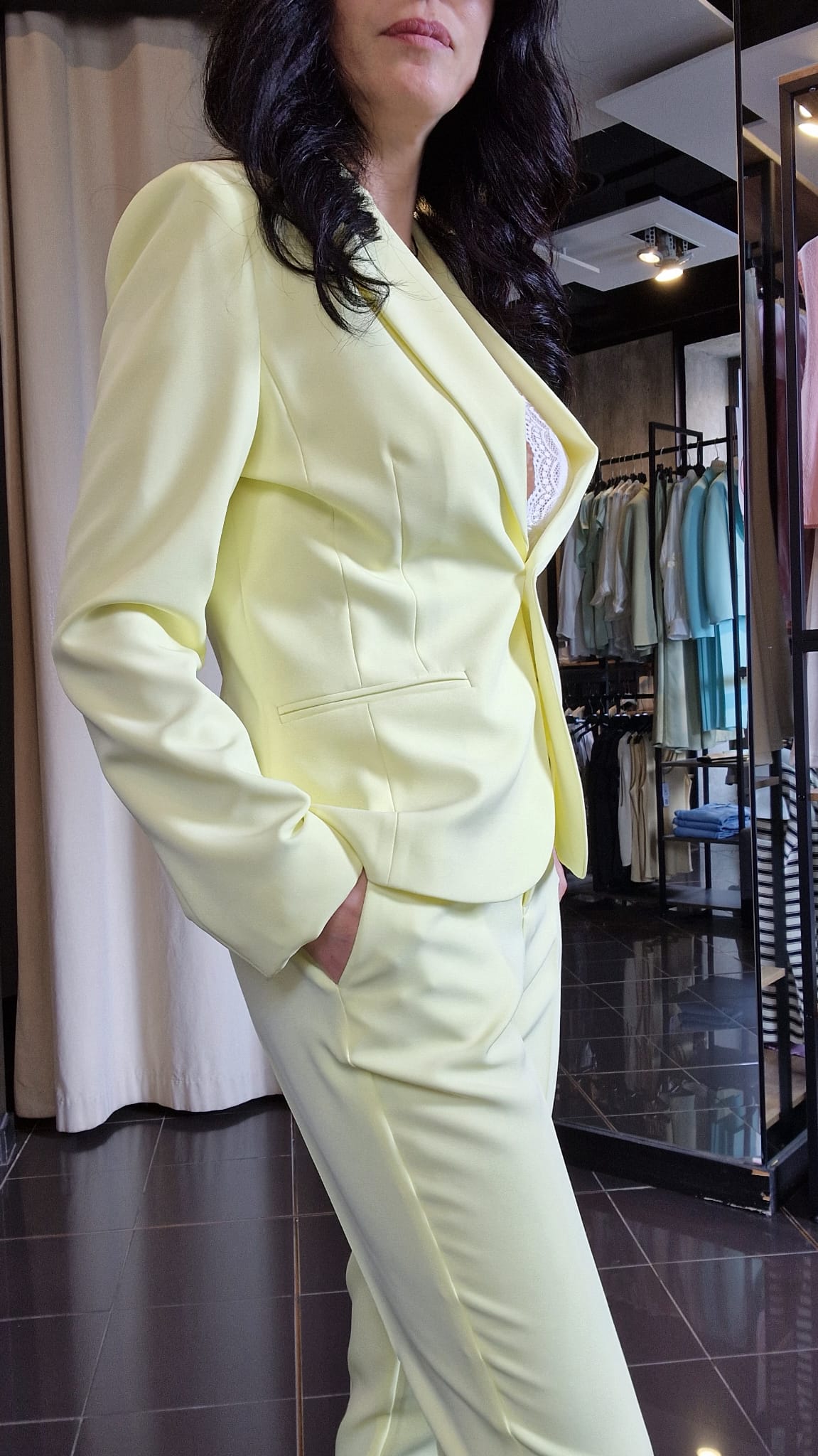 Tailleur (giacca + pantalone) giallo 488