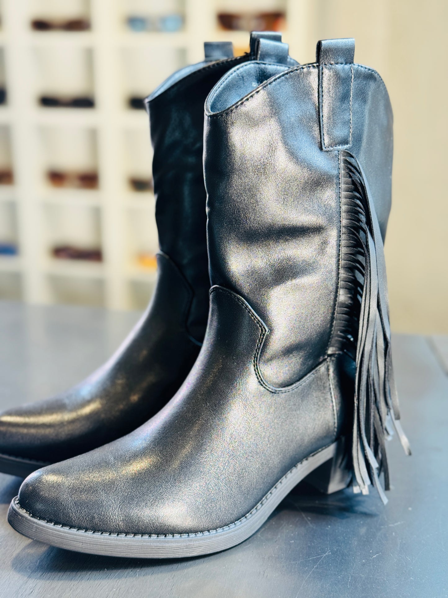 Texano nero in similpelle con frange 2076