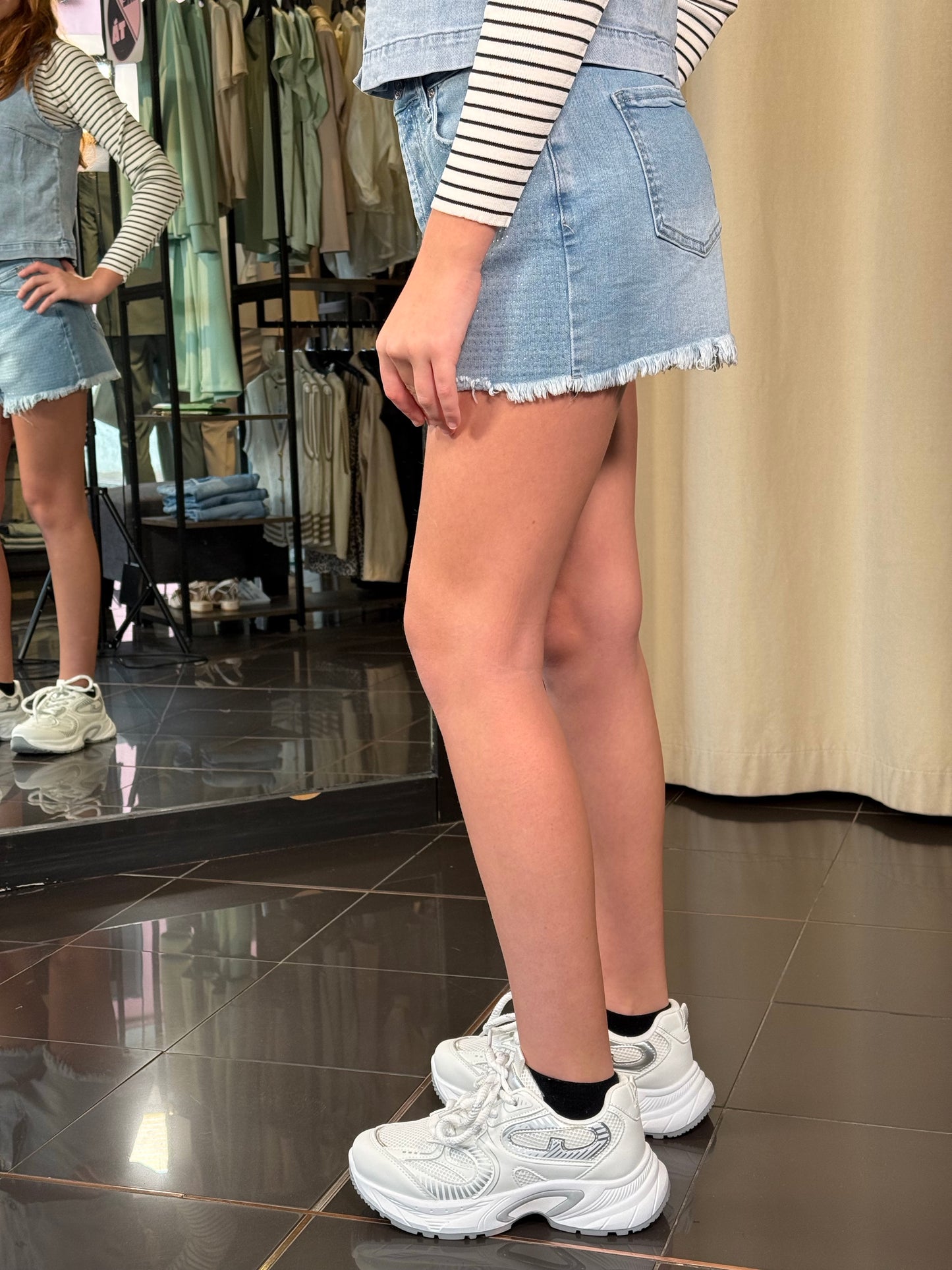 Shorts in jeans con brillantini applicati 450