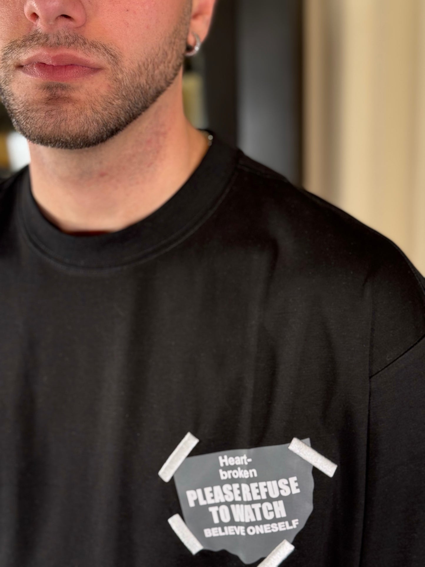T-shirt nera oversize con stampa dietro 403