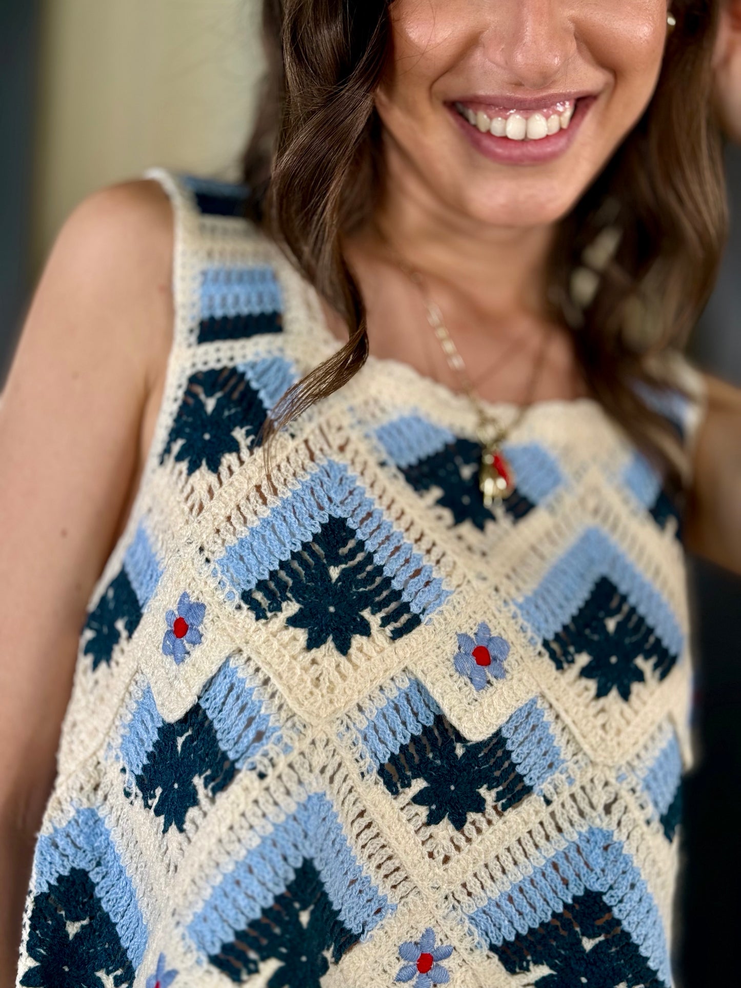 Top crop crochet azzurro e sabbia in taglia unica 596