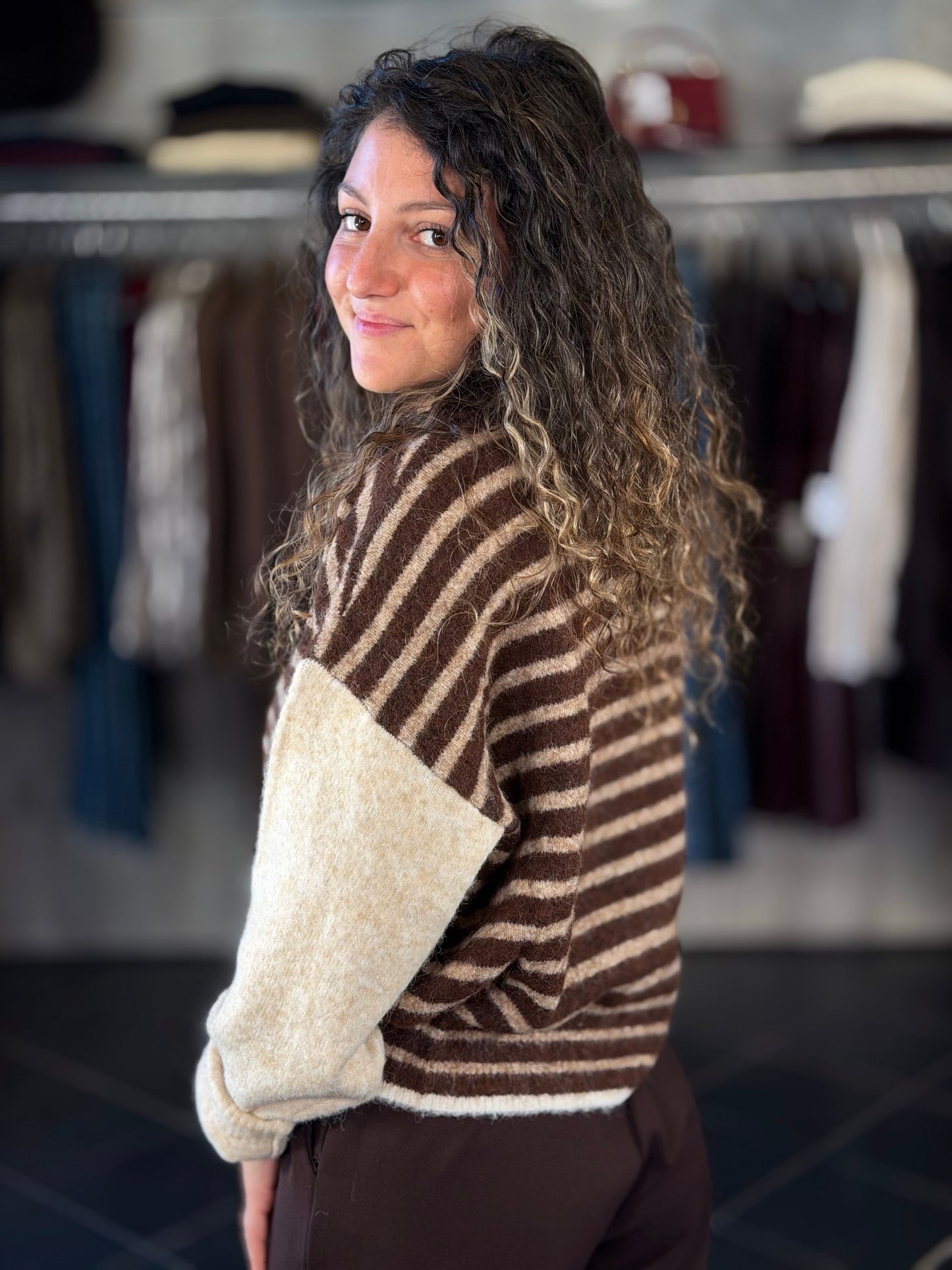 Maglioncino marrone e beige a righe con cuori in taglia unica 2471