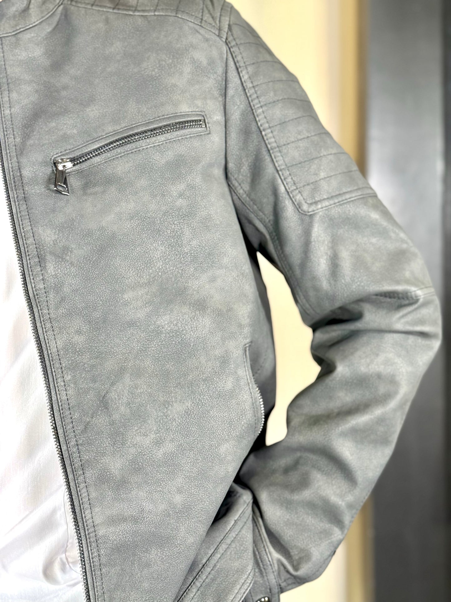 Giubbino in similpelle grigio fumo 084