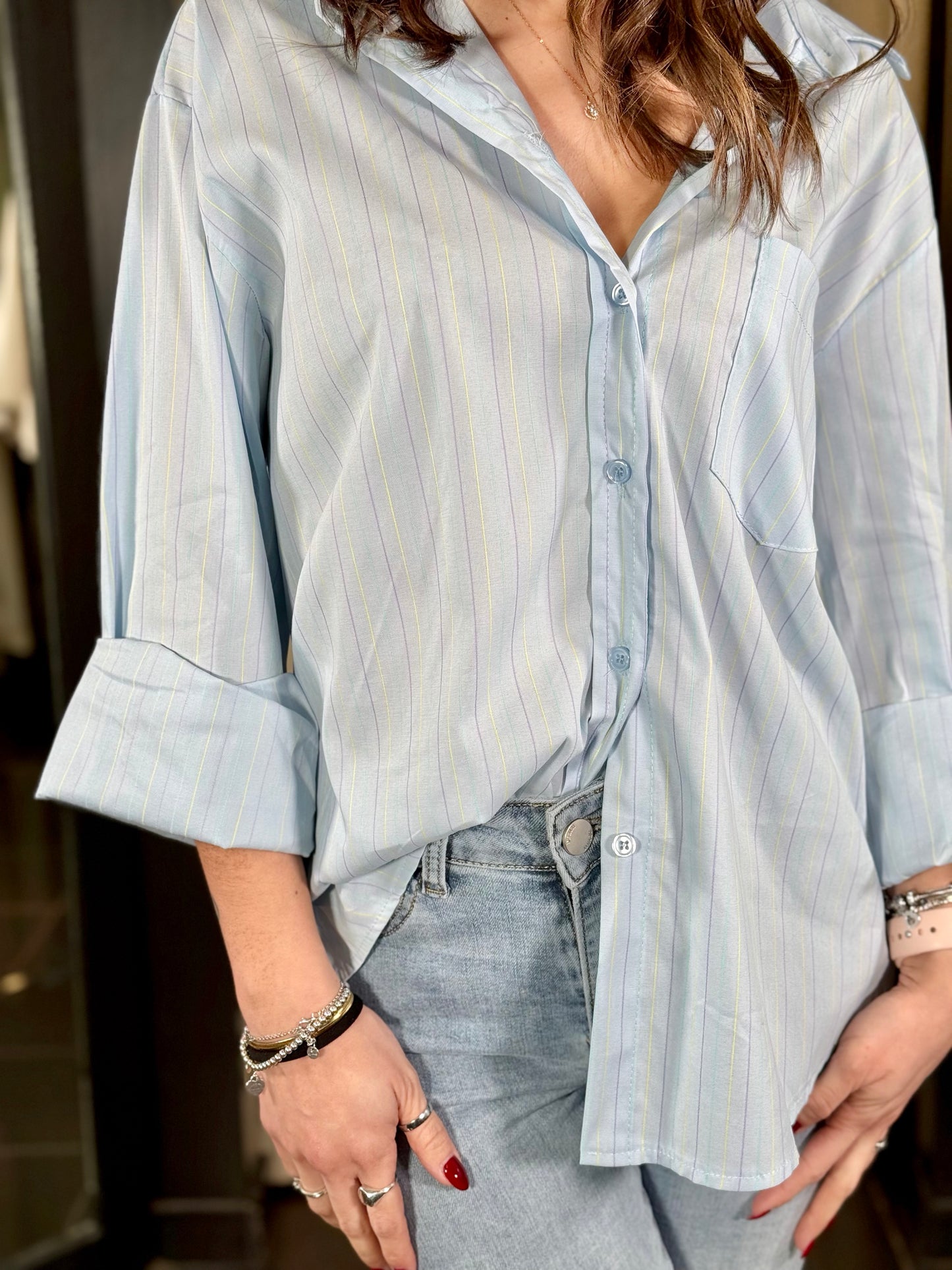 Camicia azzurra a righe colorate in taglia unica 012