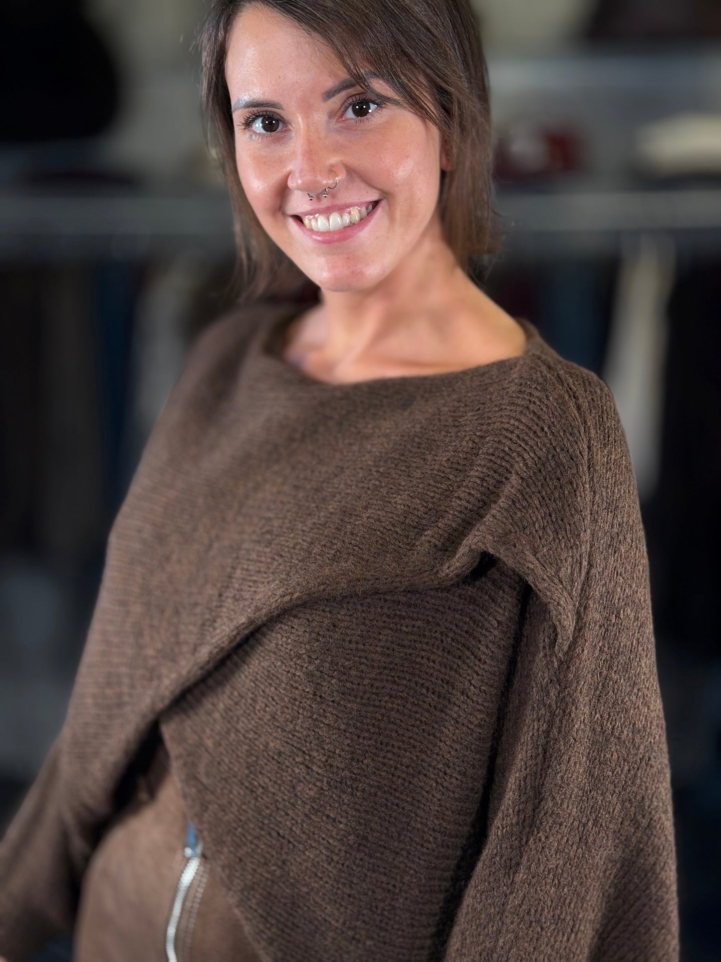 Maglioncino con spacco davanti marrone in taglia unica 2437