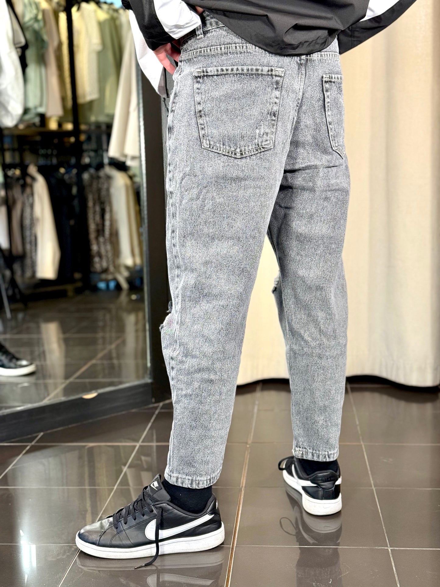 Jeans baggy con strappi grigio 097