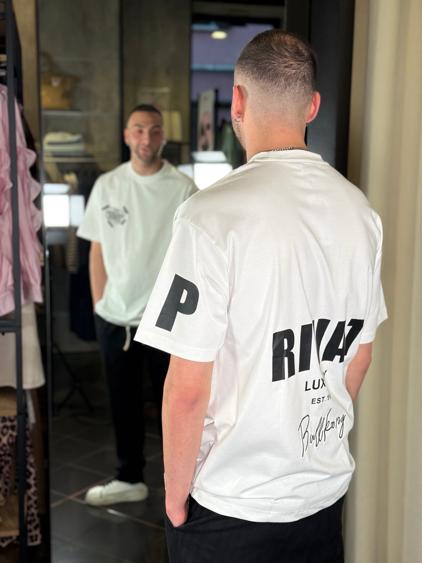T-shirt bianca oversize con stampa dietro 402
