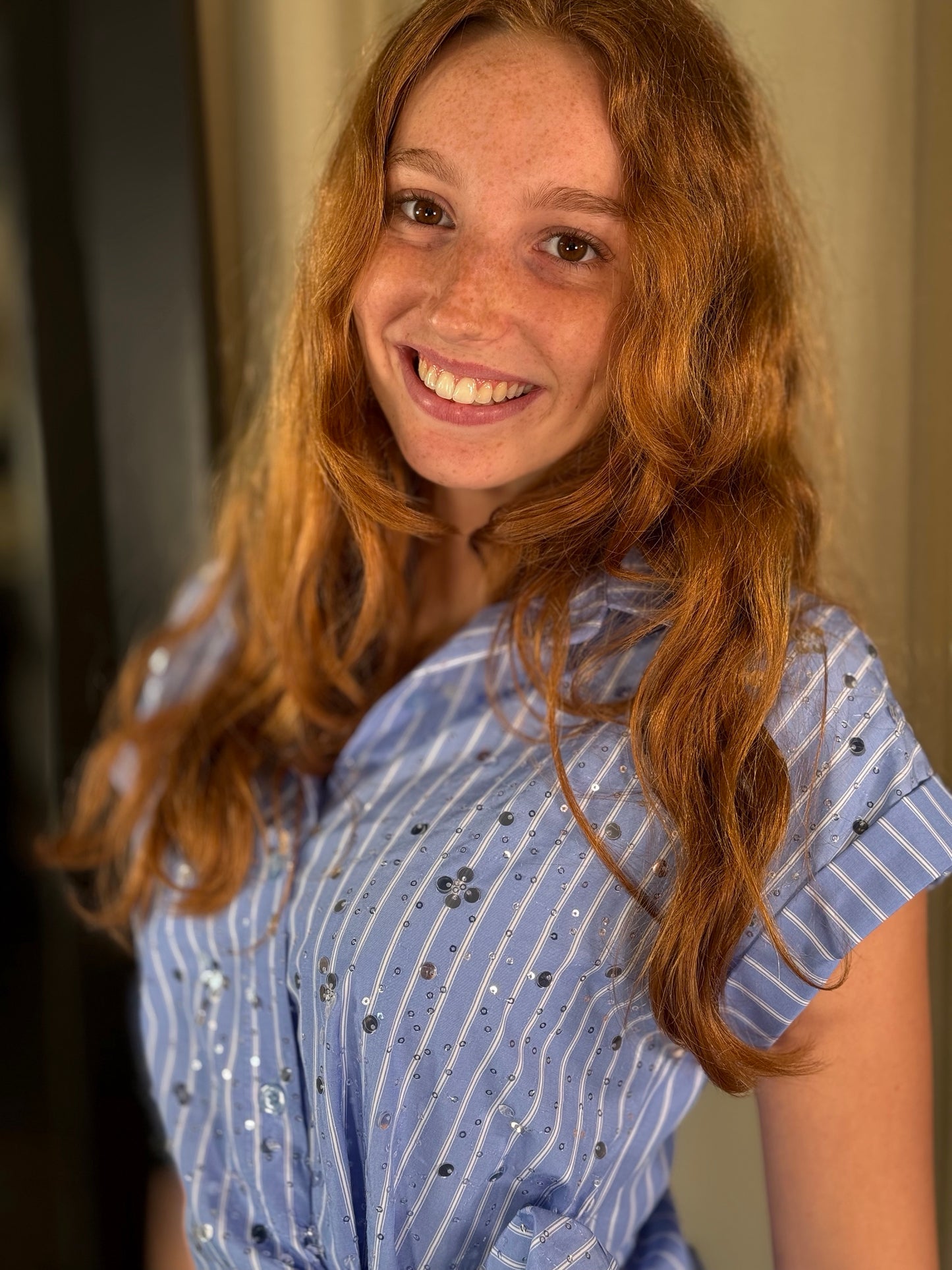 Camicia a maniche corte a righe con fiocco e applicazioni in taglia unica 456