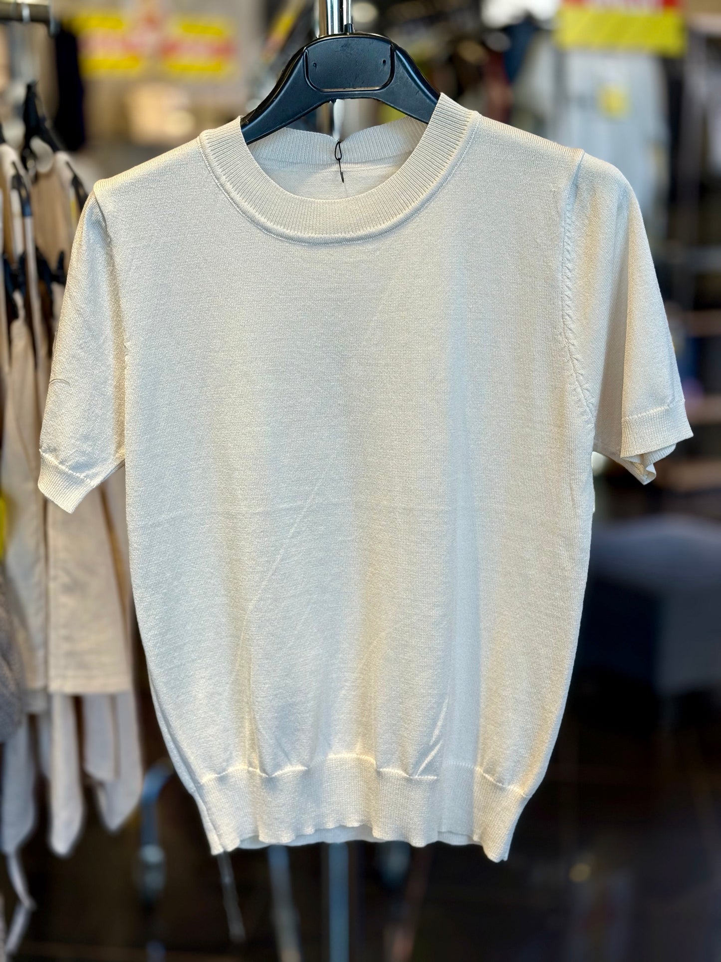 T-shirt in maglia sabbia in taglia unica 049