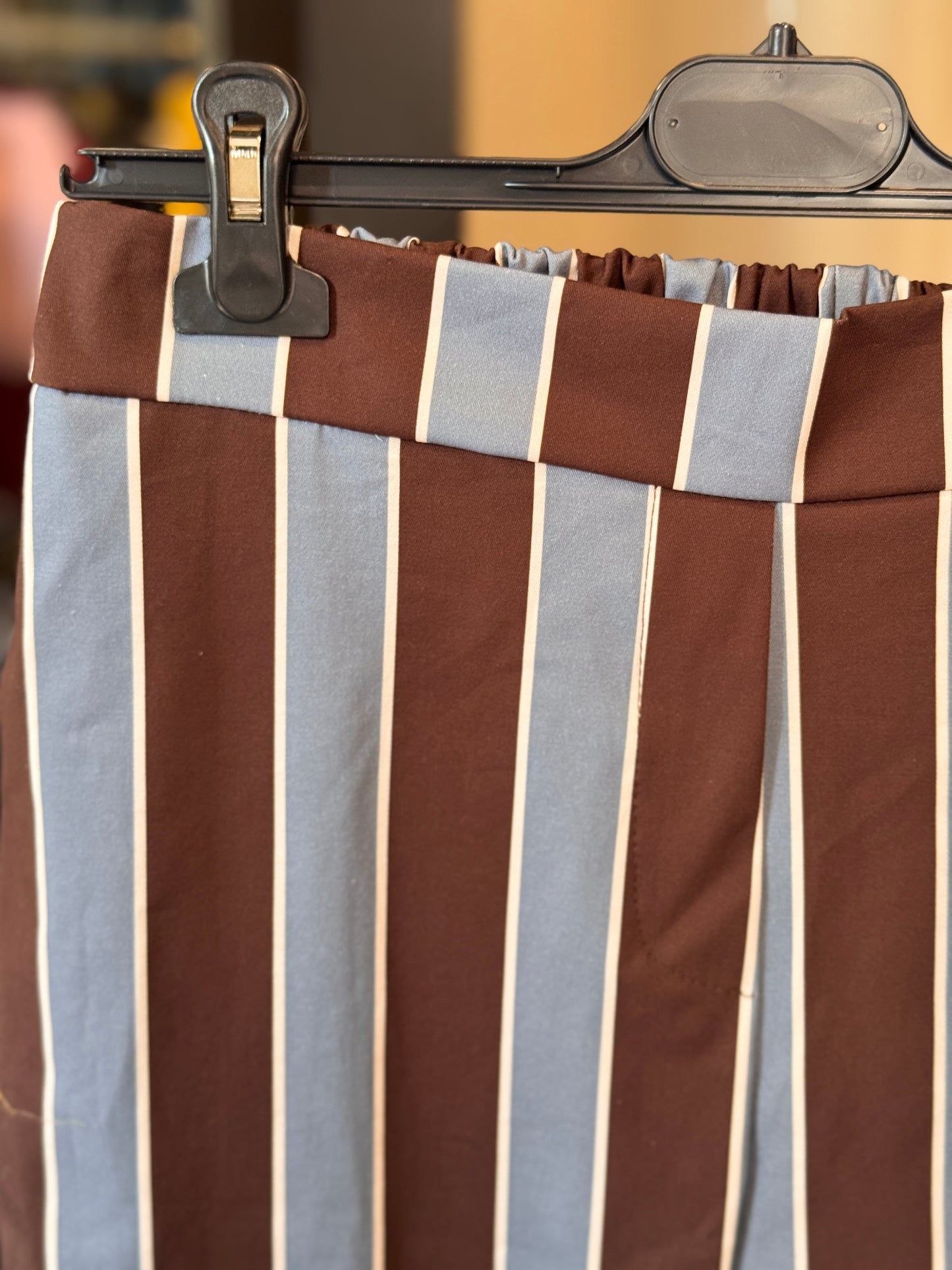 Completo (gilet + pantalone) a righe marrone e azzurro in taglia unica 2926