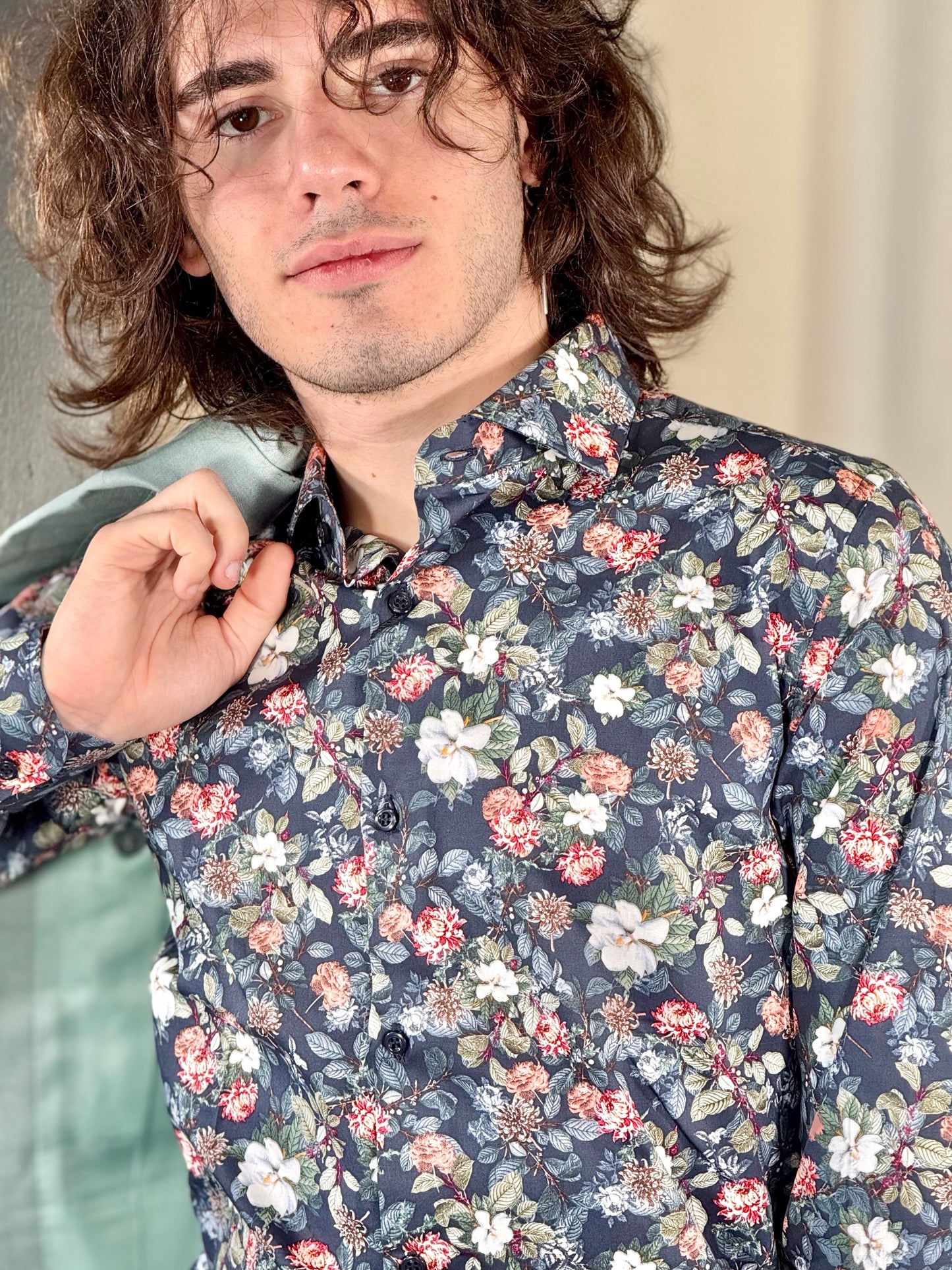 Camicia blu con fiori 126