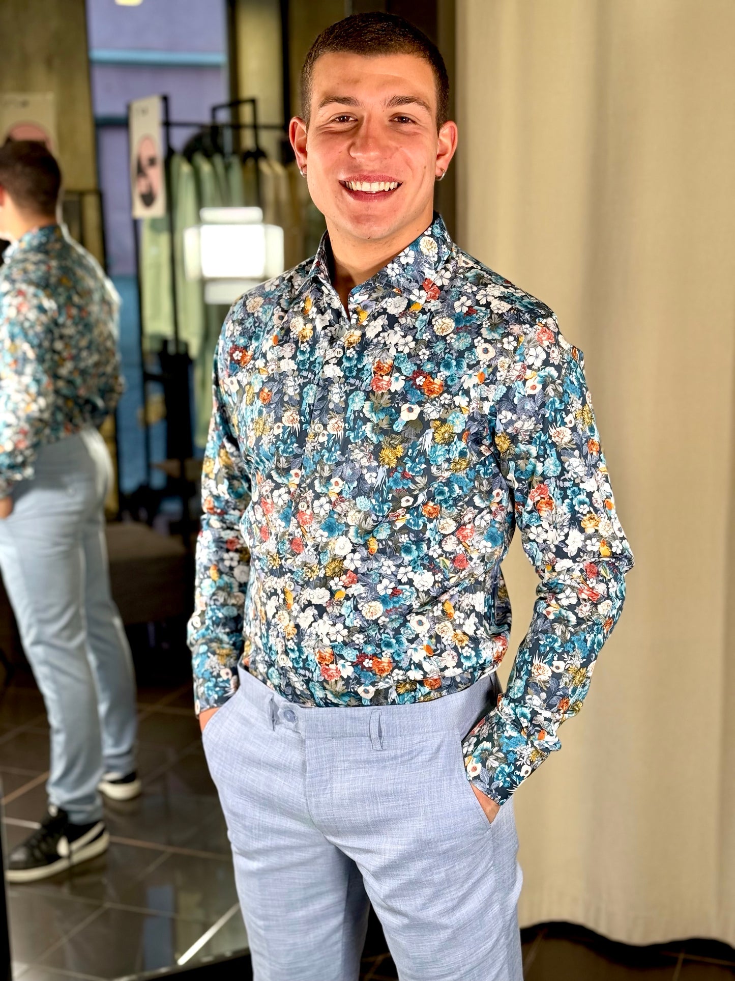 Camicia azzurra con fiori 127
