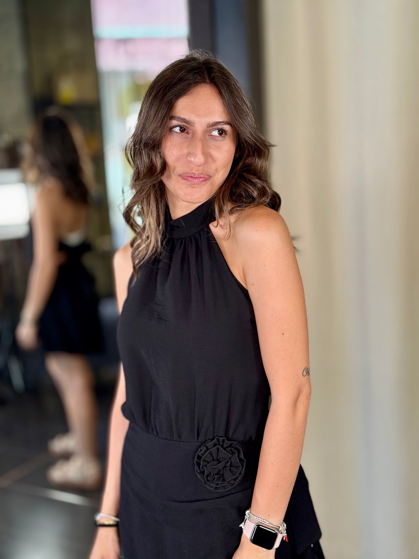 Abito nero con scollo all’americana e shorts sotto alla gonna in taglia unica 593