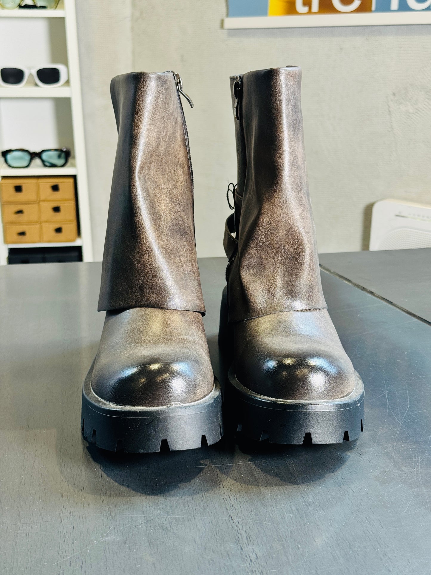 Stivale marrone con fibbie 2206