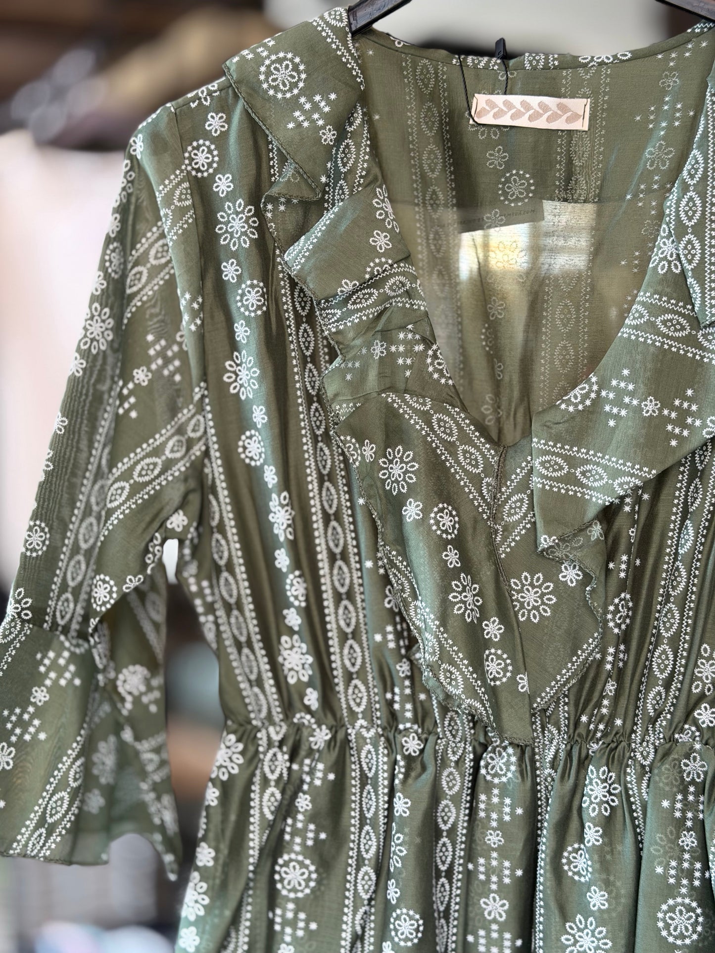 Abito scollo a V verde militare con volant in taglia unica 2488