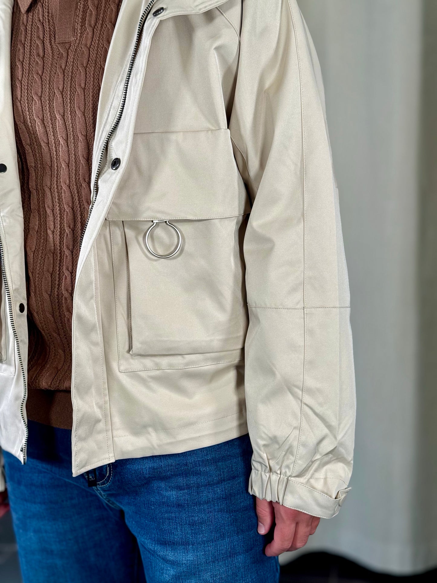 Giubbino in nylon oversize sabbia con tasche applicate 2107