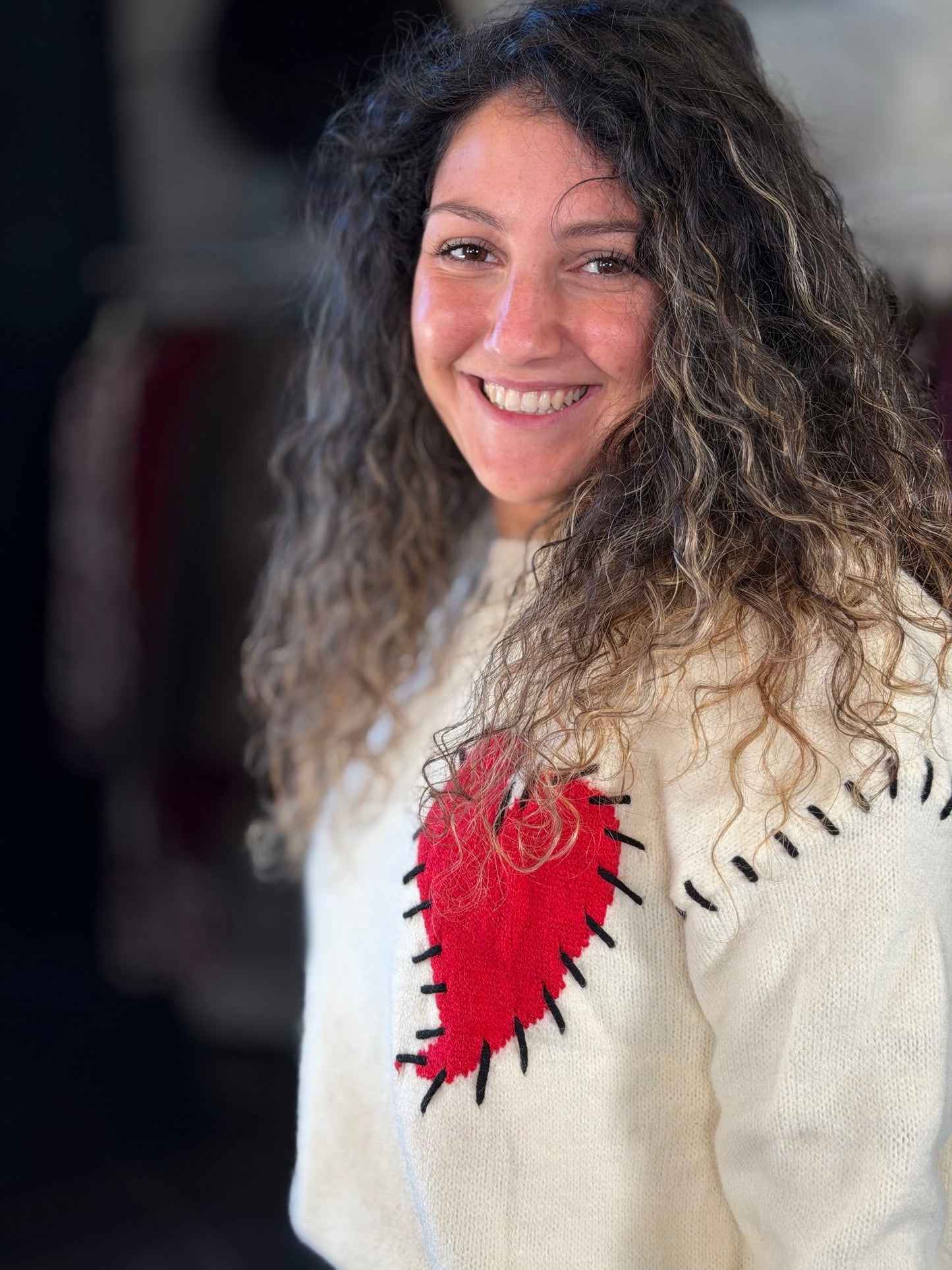 Maglioncino bianco con cuore rosso in taglia unica 2446