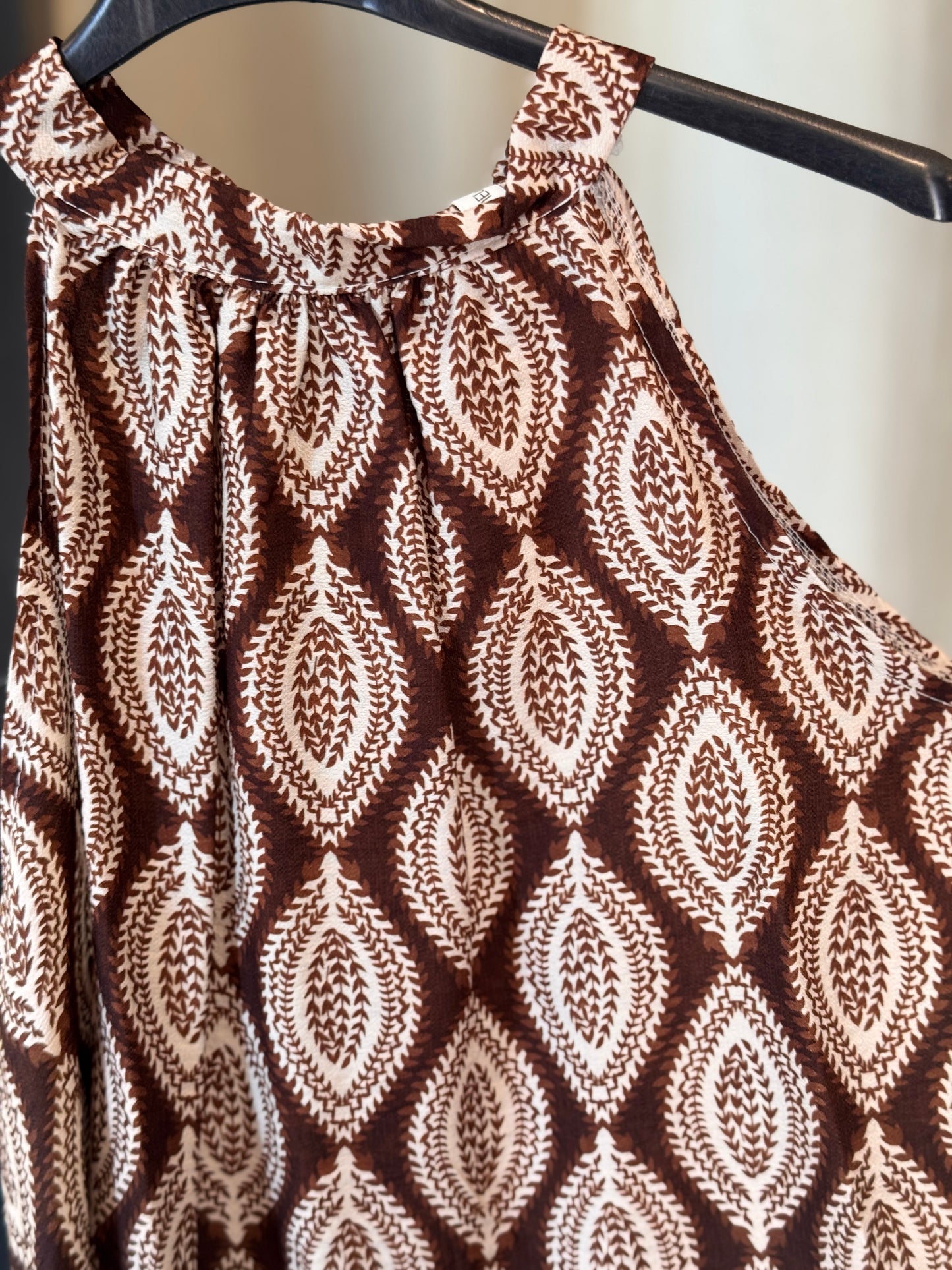 Top scollo all’americana marrone in fantasia in taglia unica 2917