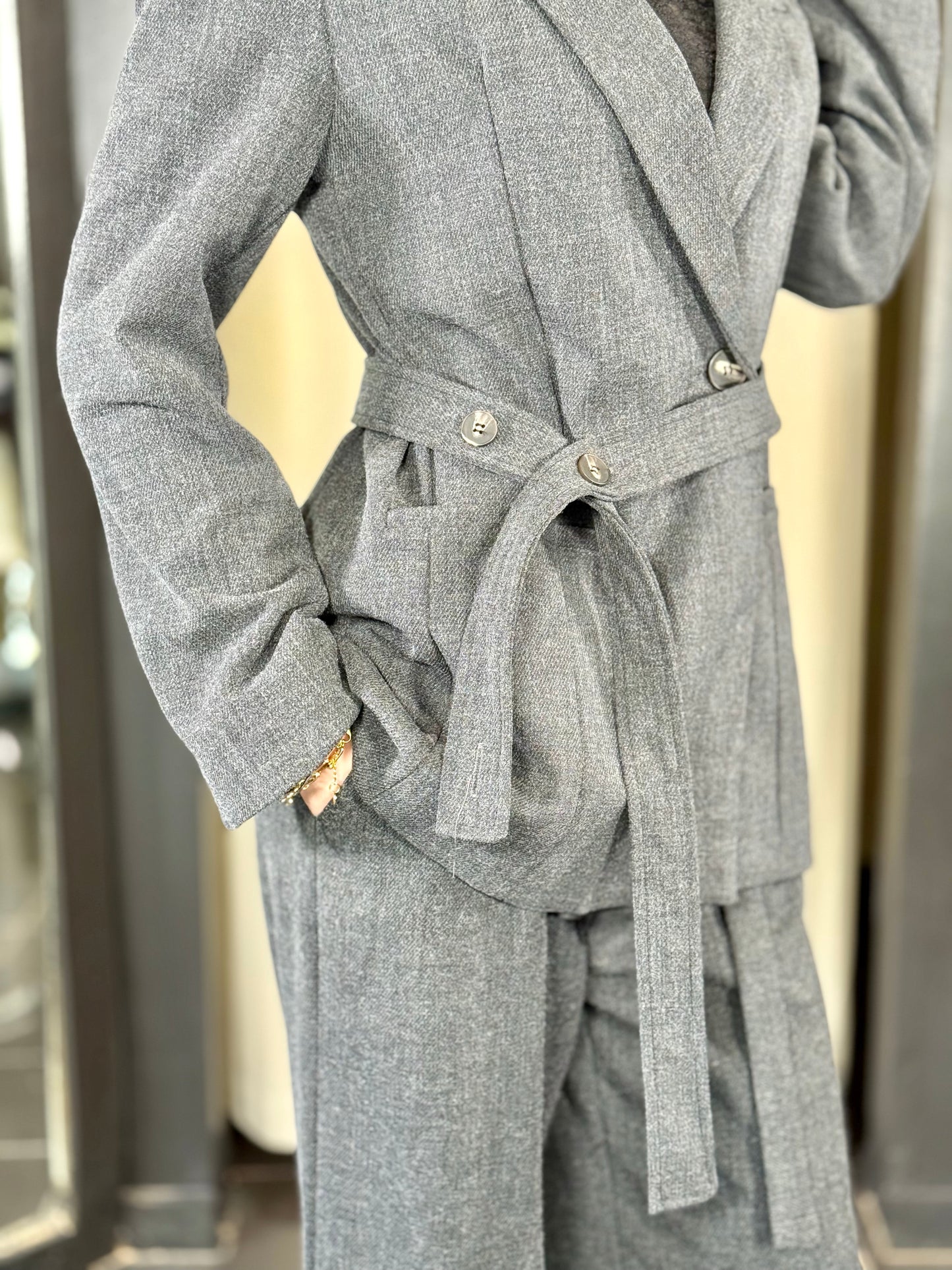 Blazer grigio scuro oversize con cintura 2221