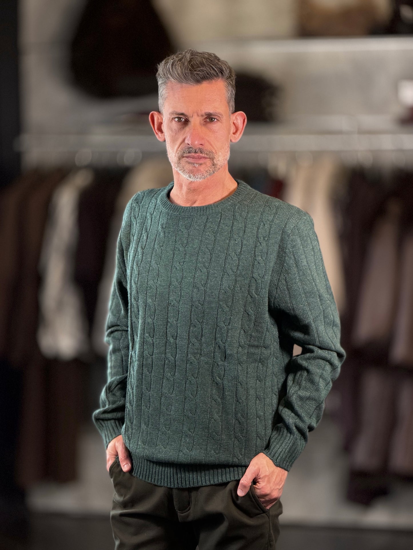 Maglione girocollo verde con trecce 2603