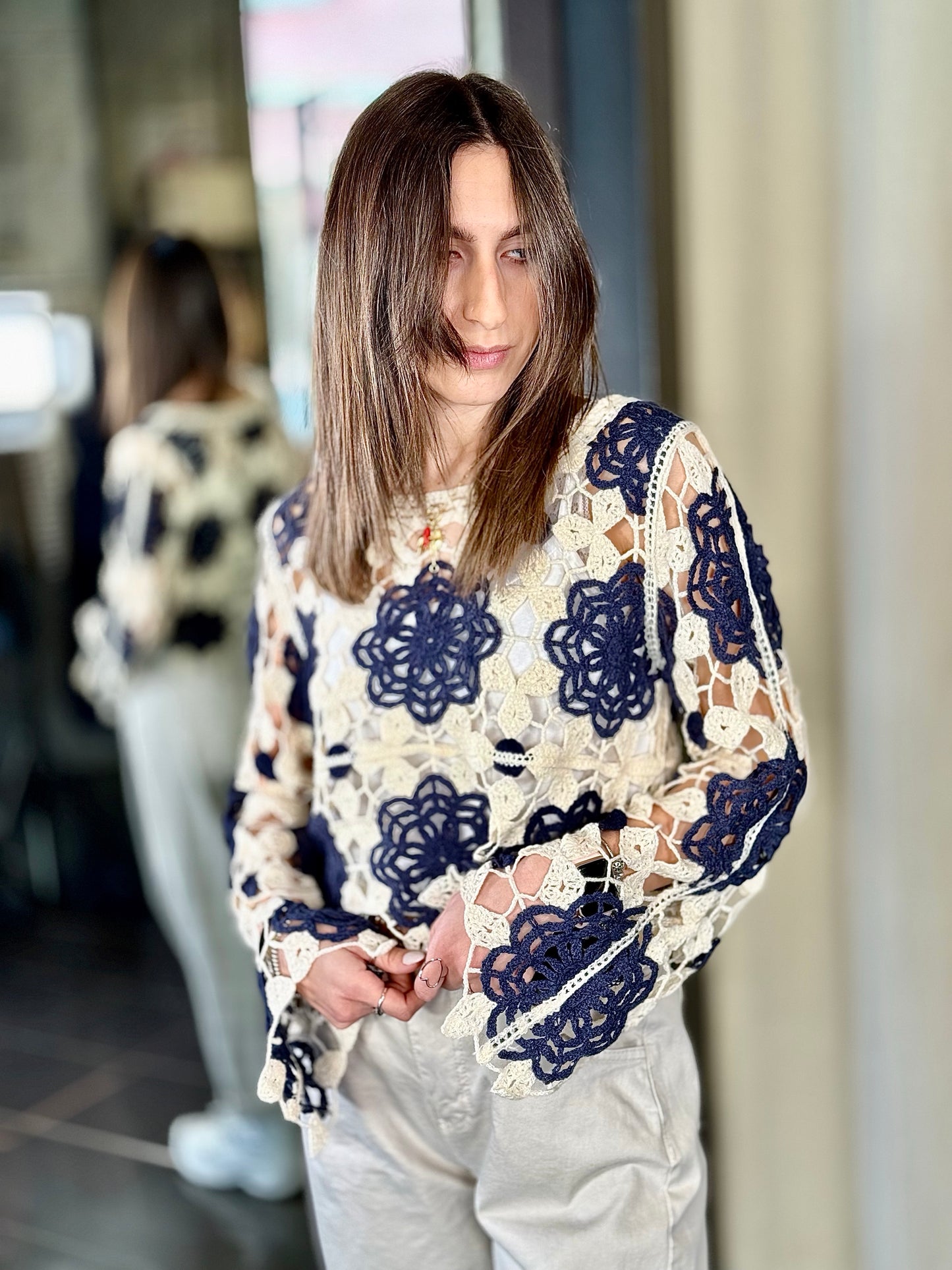 Maglioncino crop sabbia traforato blu in taglia unica 314
