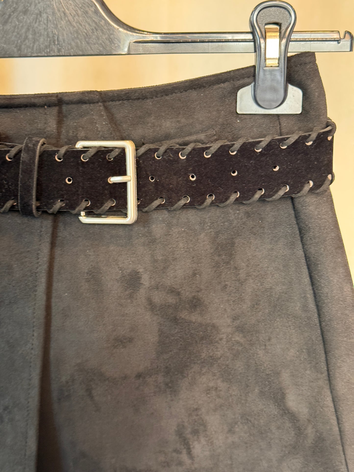 Gonna in suede nera con cintura 2637