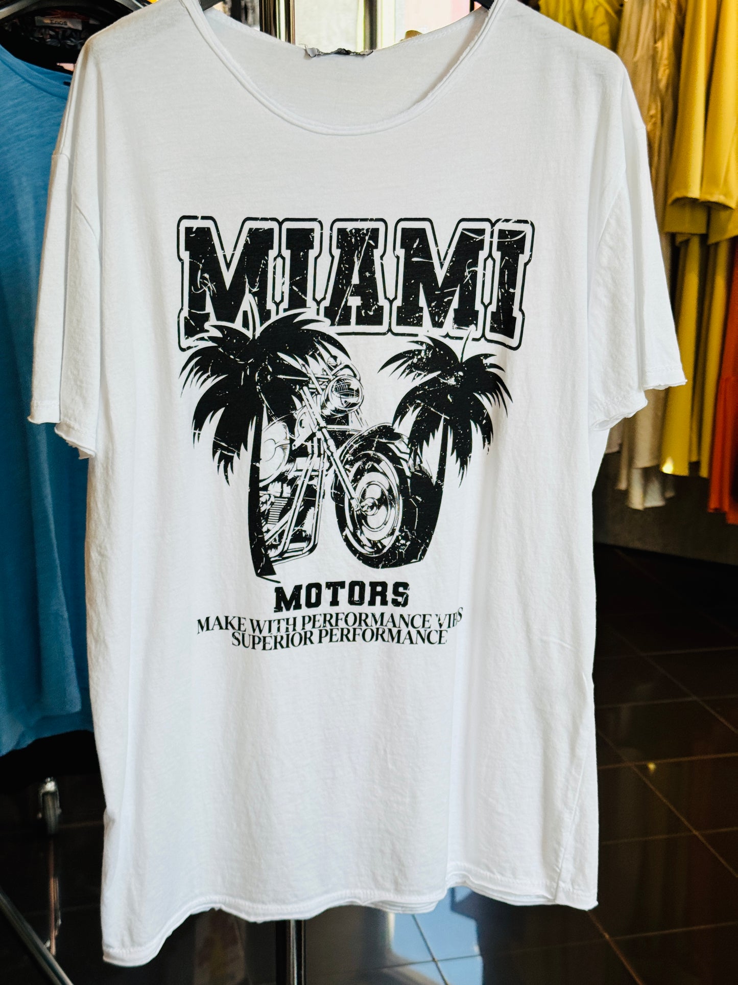 T-shirt biaca con stampa palma