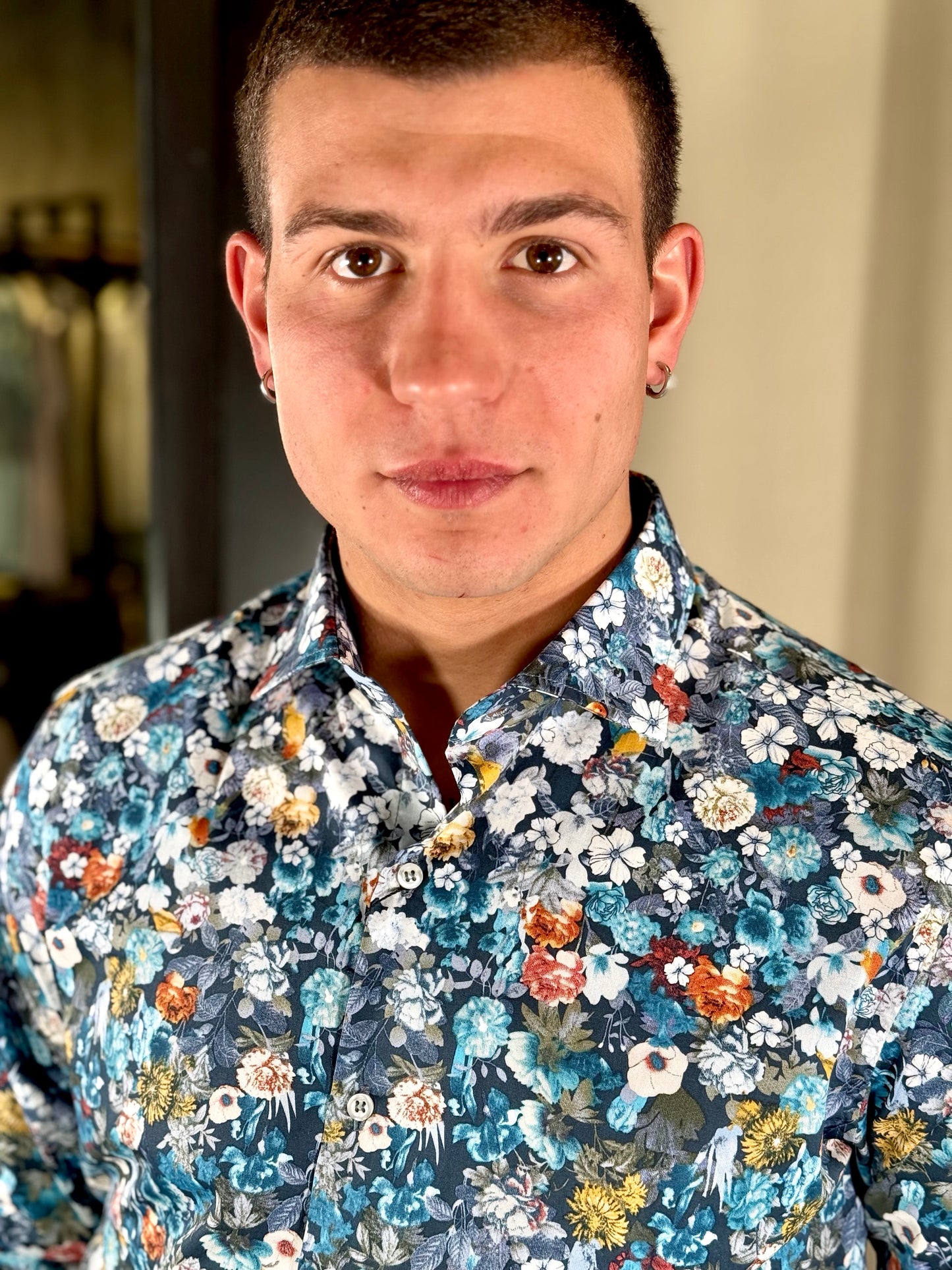 Camicia azzurra con fiori 127