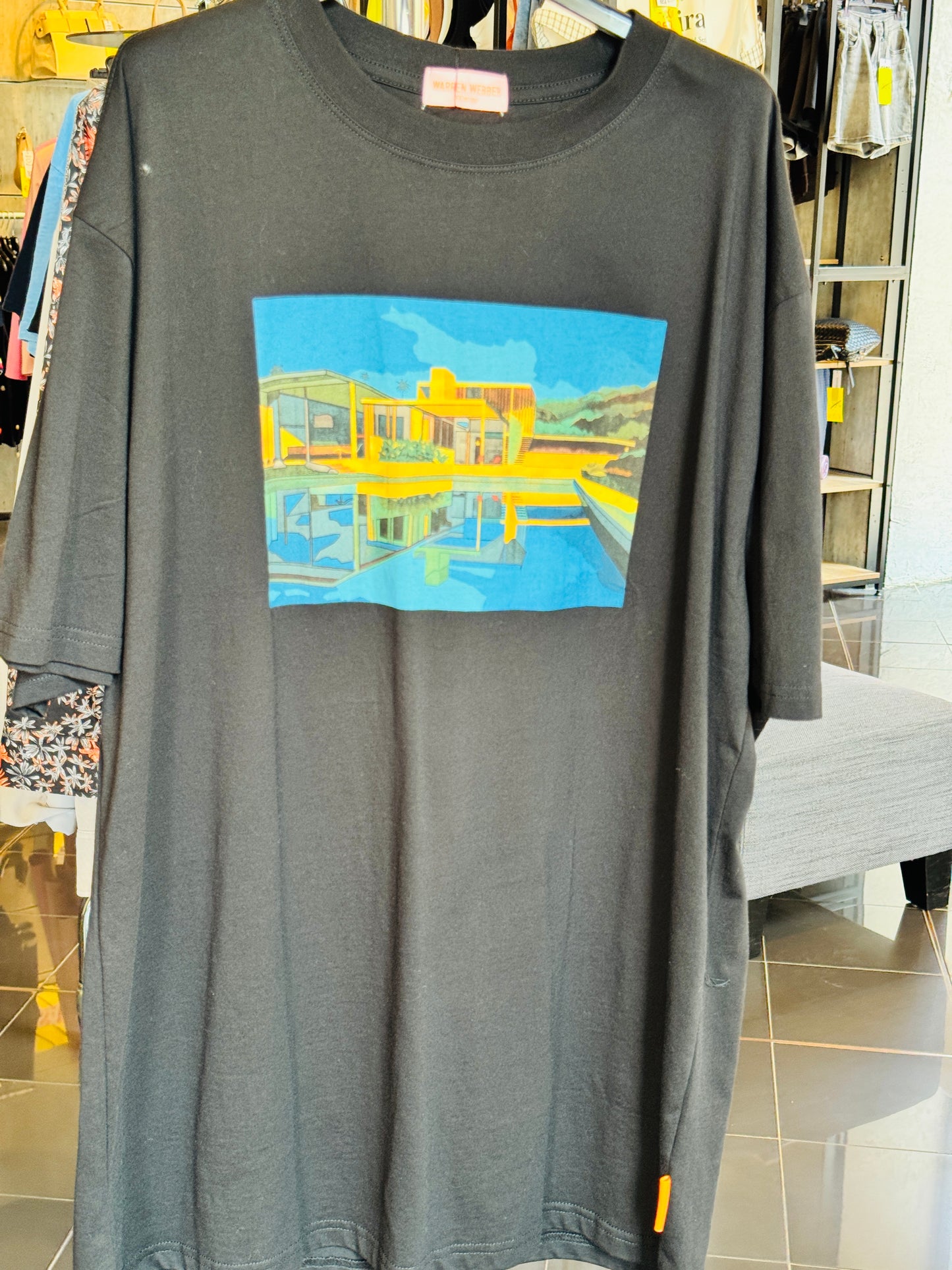 T-shirt nera oversize con stampa