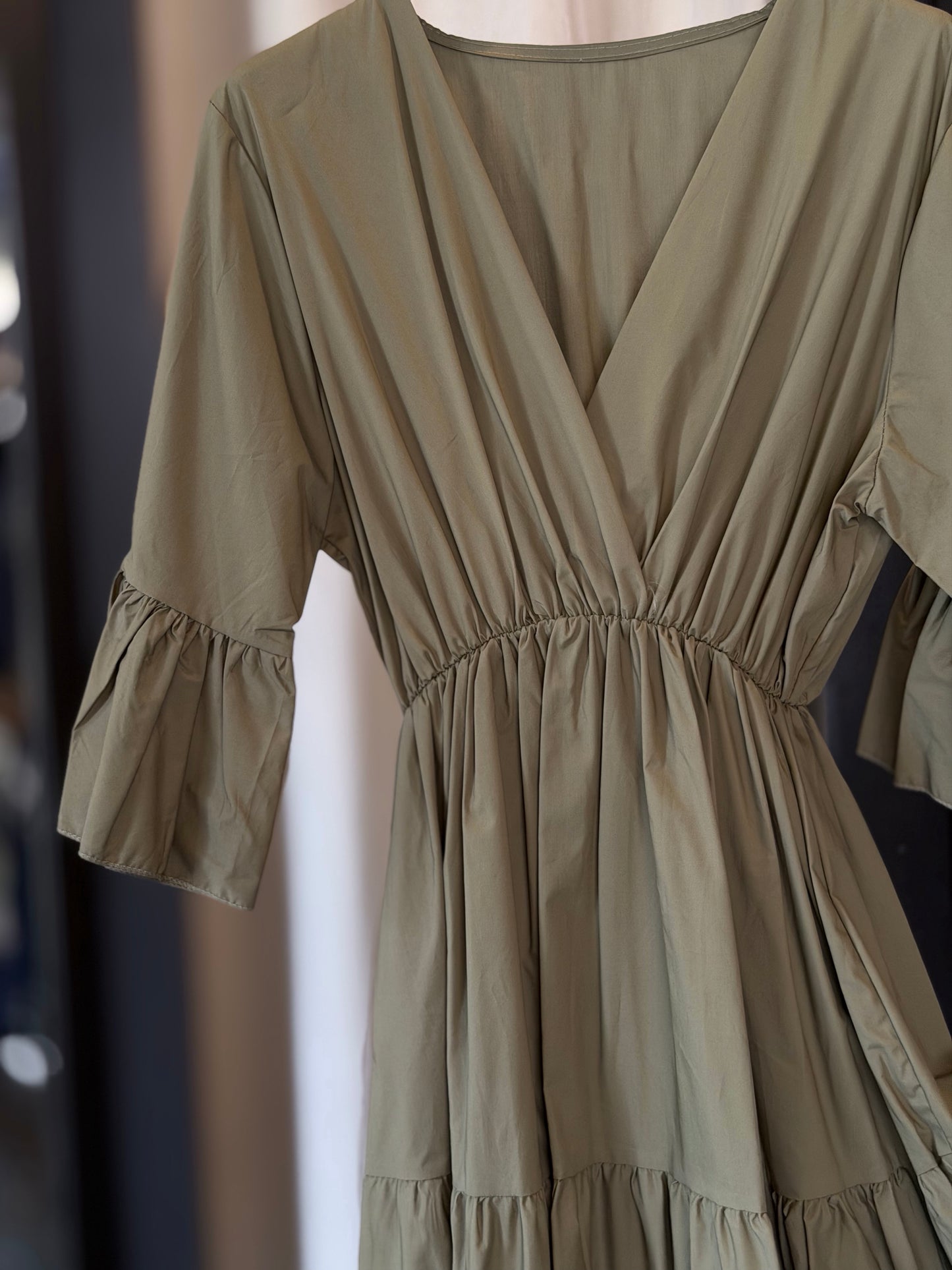 Abito lungo con balze verde militare 2513