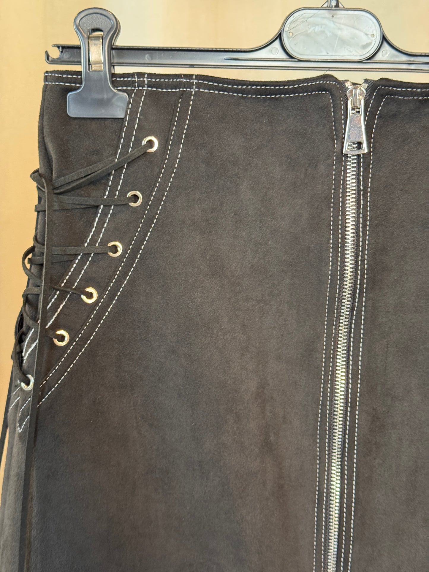 Gonna in suede nera con cintura 2639