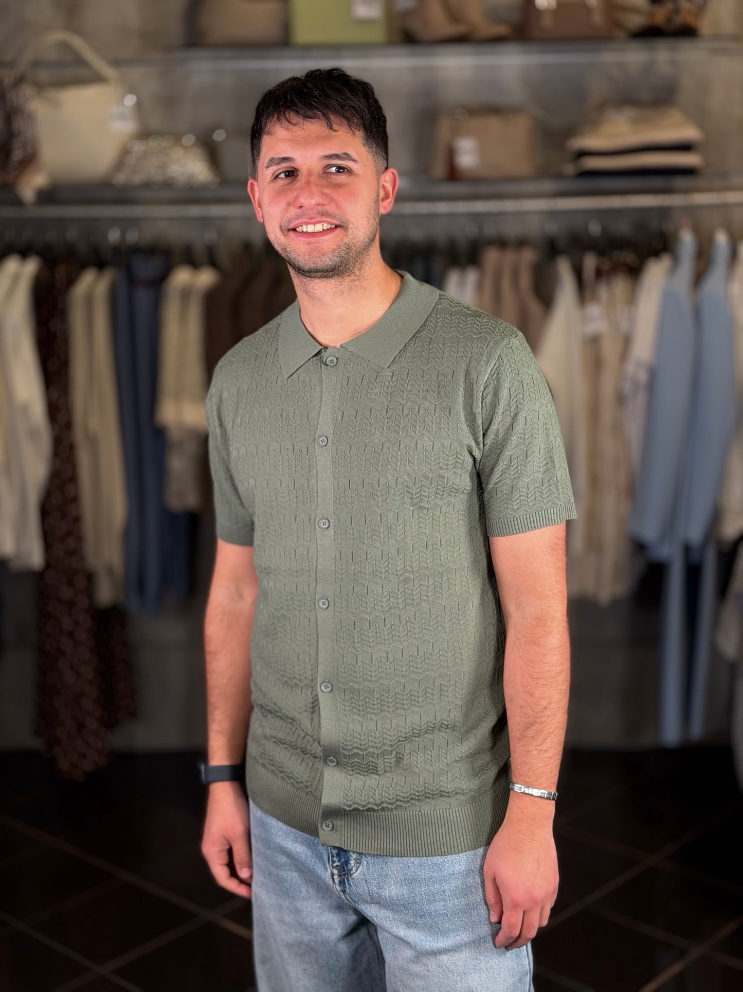 Polo con bottoni verde e trama tono su tono 2116