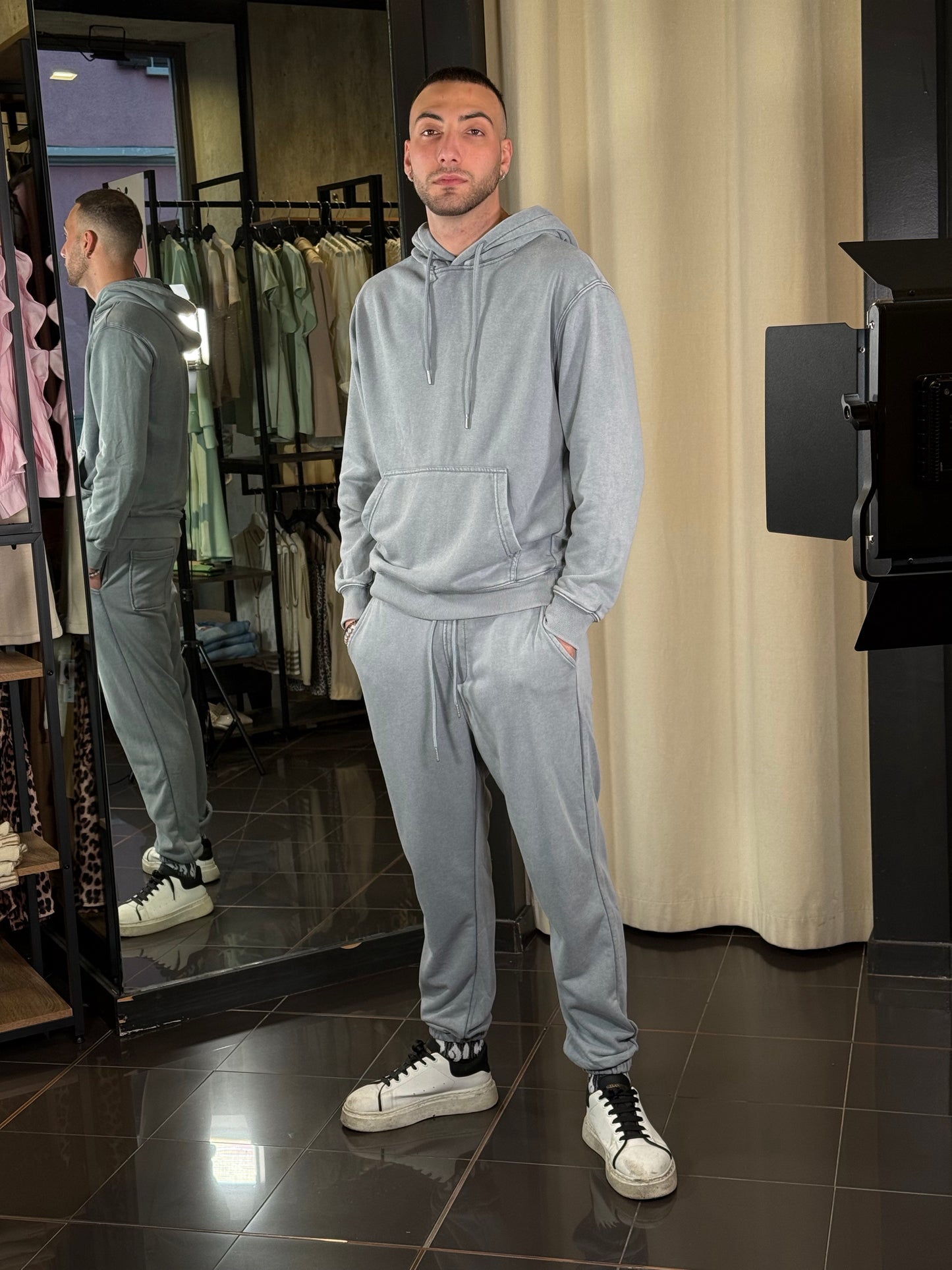 Pantalone tuta azzurro polvere 378