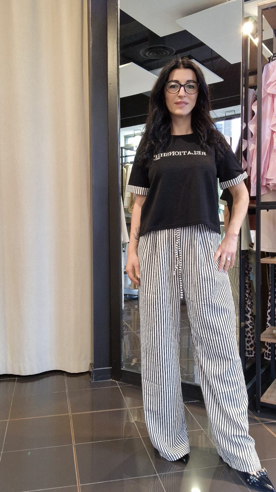 Pantalone a righe nere a plazzo in taglia unica 484