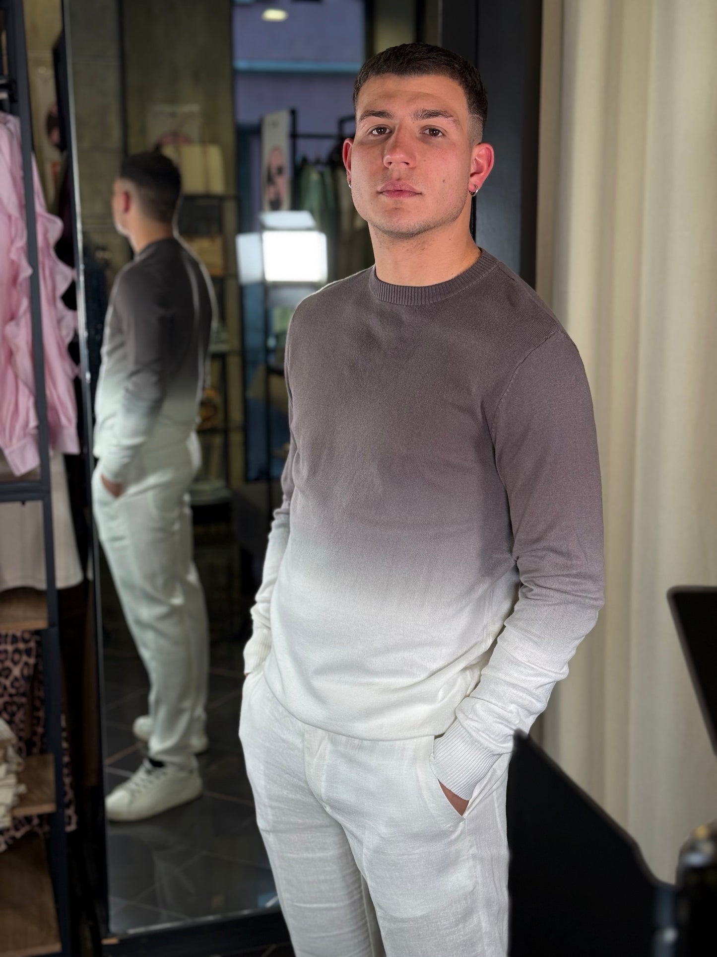 Maglioncino grigio con sfumatura bianca 383