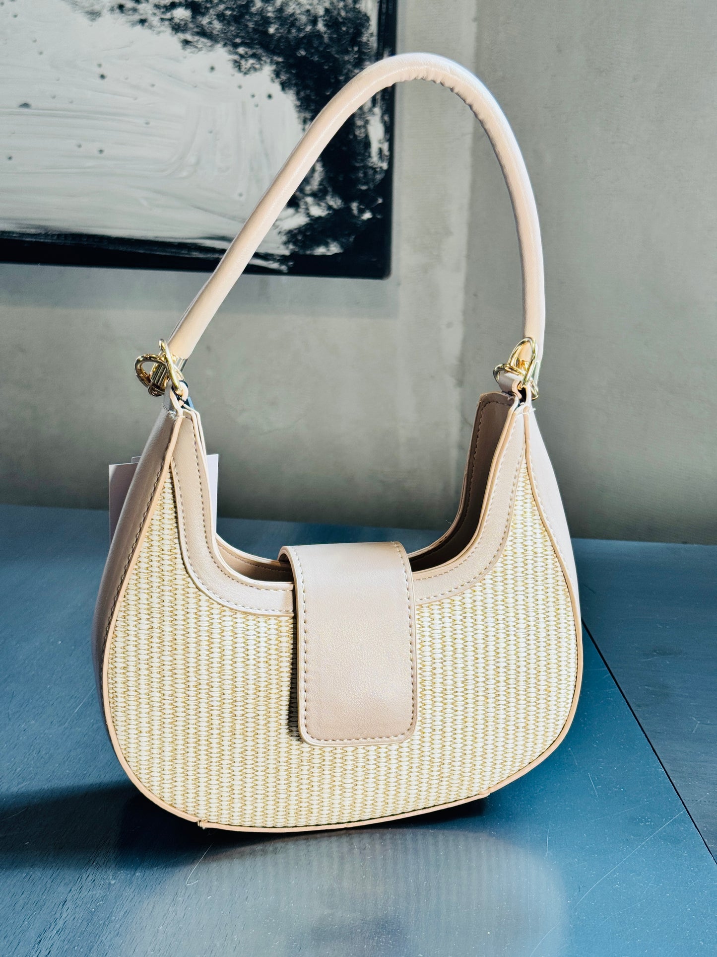 Borsa a spalla con inserto beige e effetto rafia 273