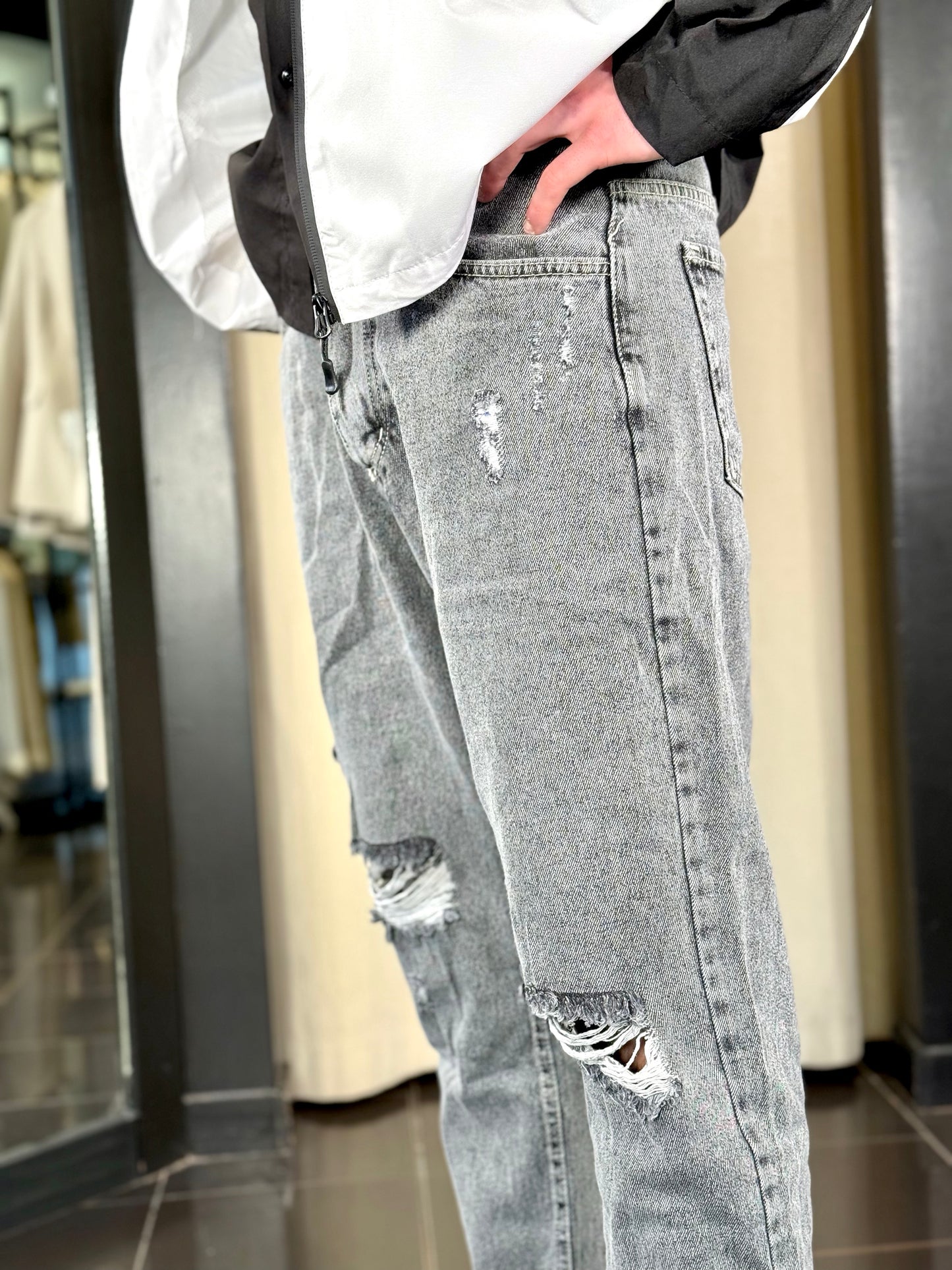 Jeans baggy con strappi grigio 097