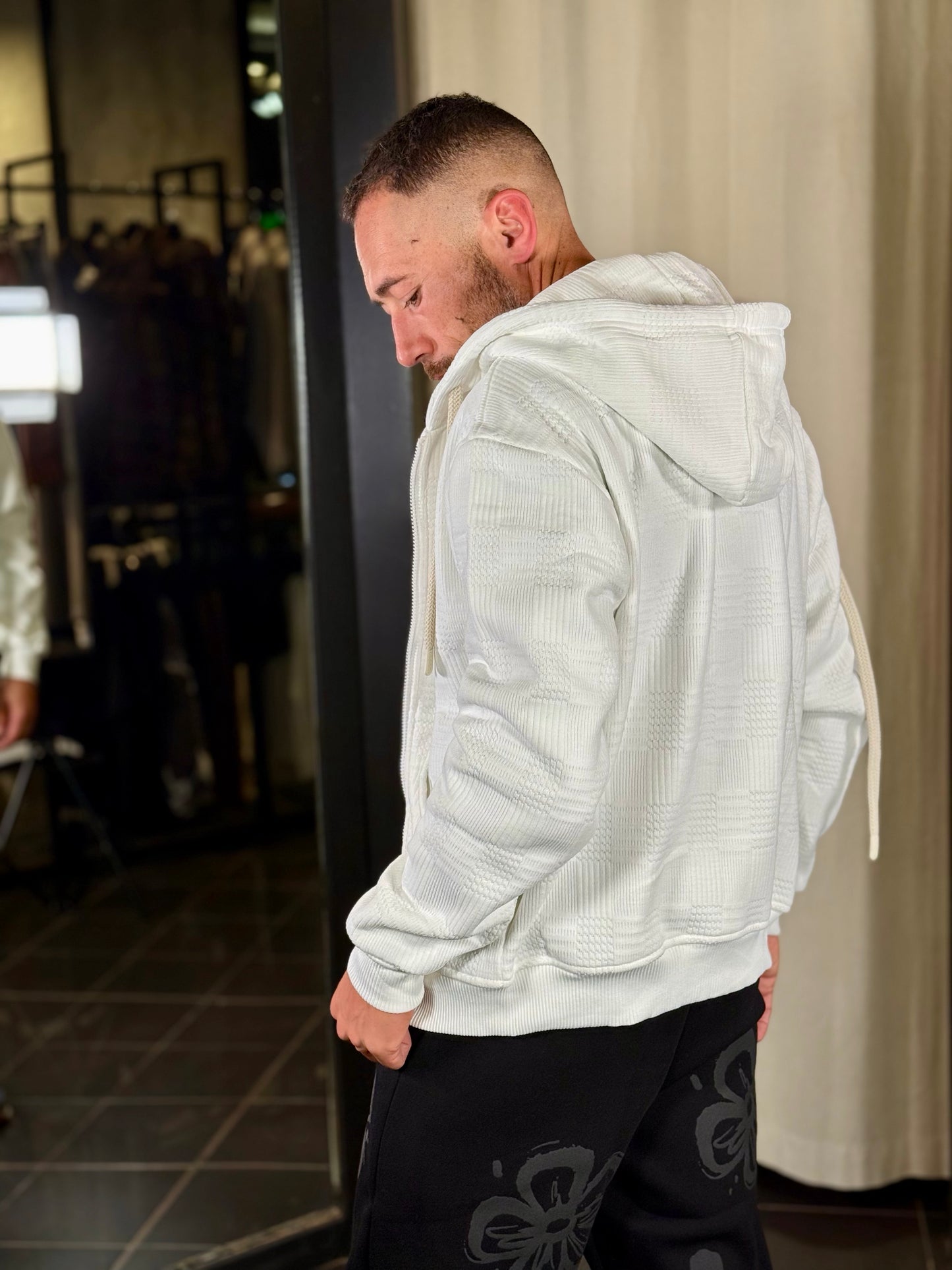 Felpa con cappuccio e zip effetto ciniglia bianca 2138