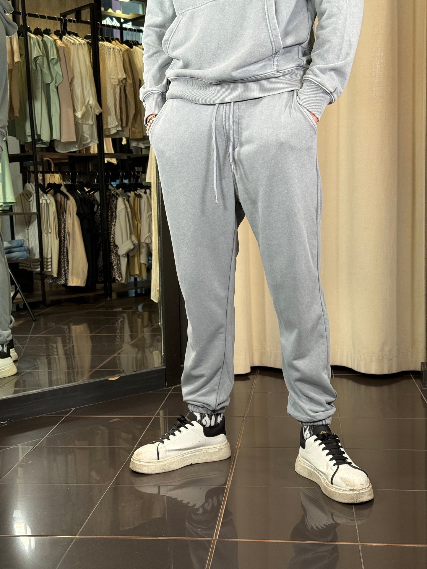 Pantalone tuta azzurro polvere 378