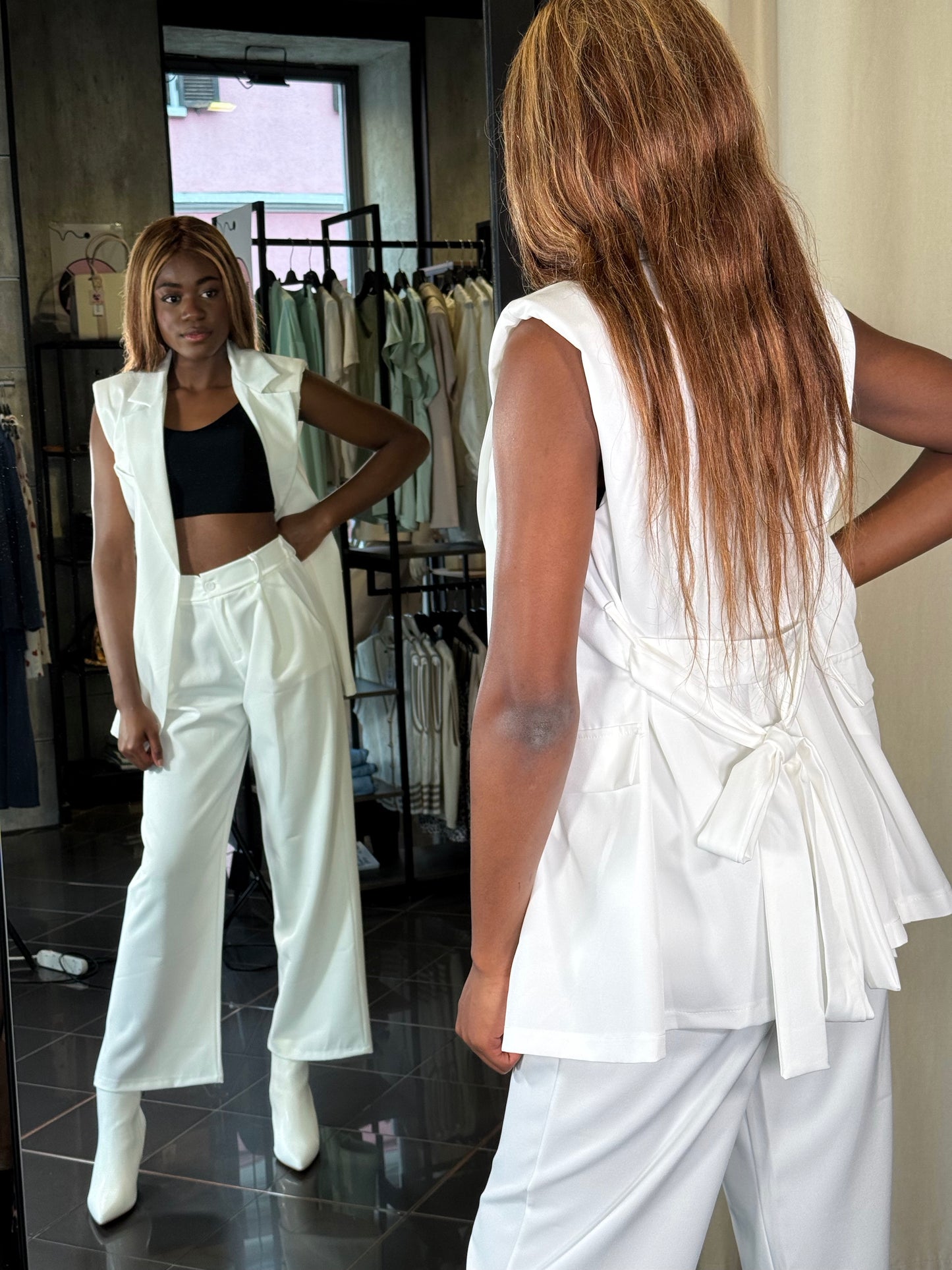 Tailleur (giacca smanicata e fusciacca + pantalone a palazzo) bianco in taglia unica 226