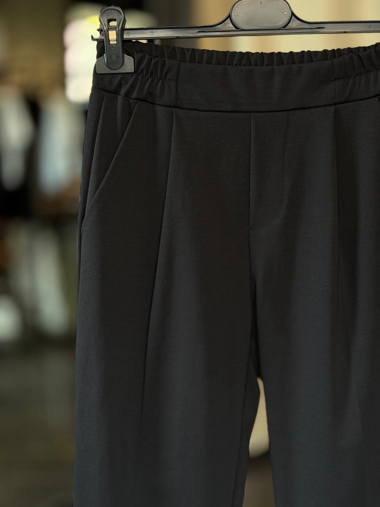 Pantalone nero Slim con elastico in vita 2538