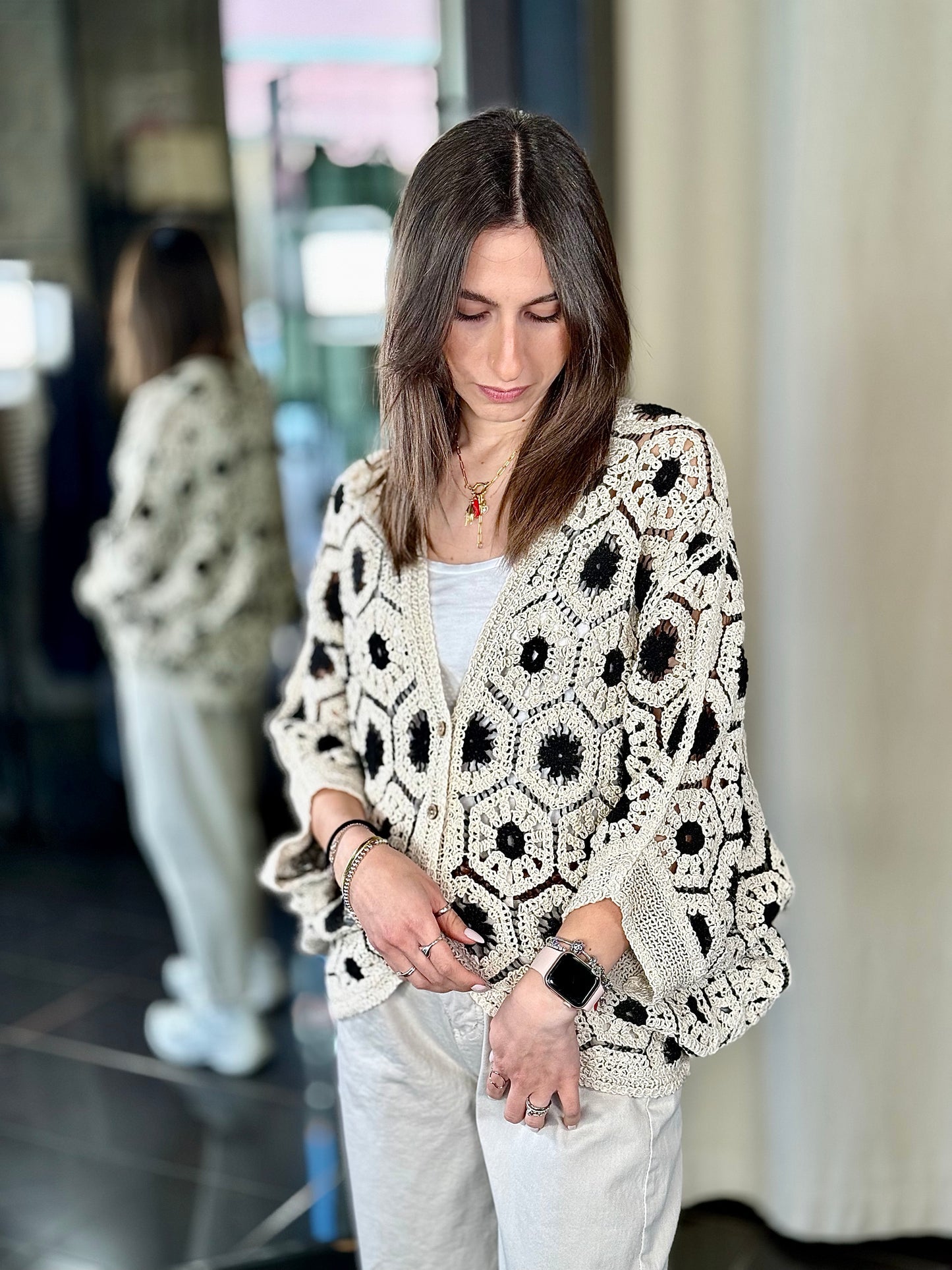Cardigan beige traforato nero oversize in taglia unica 307